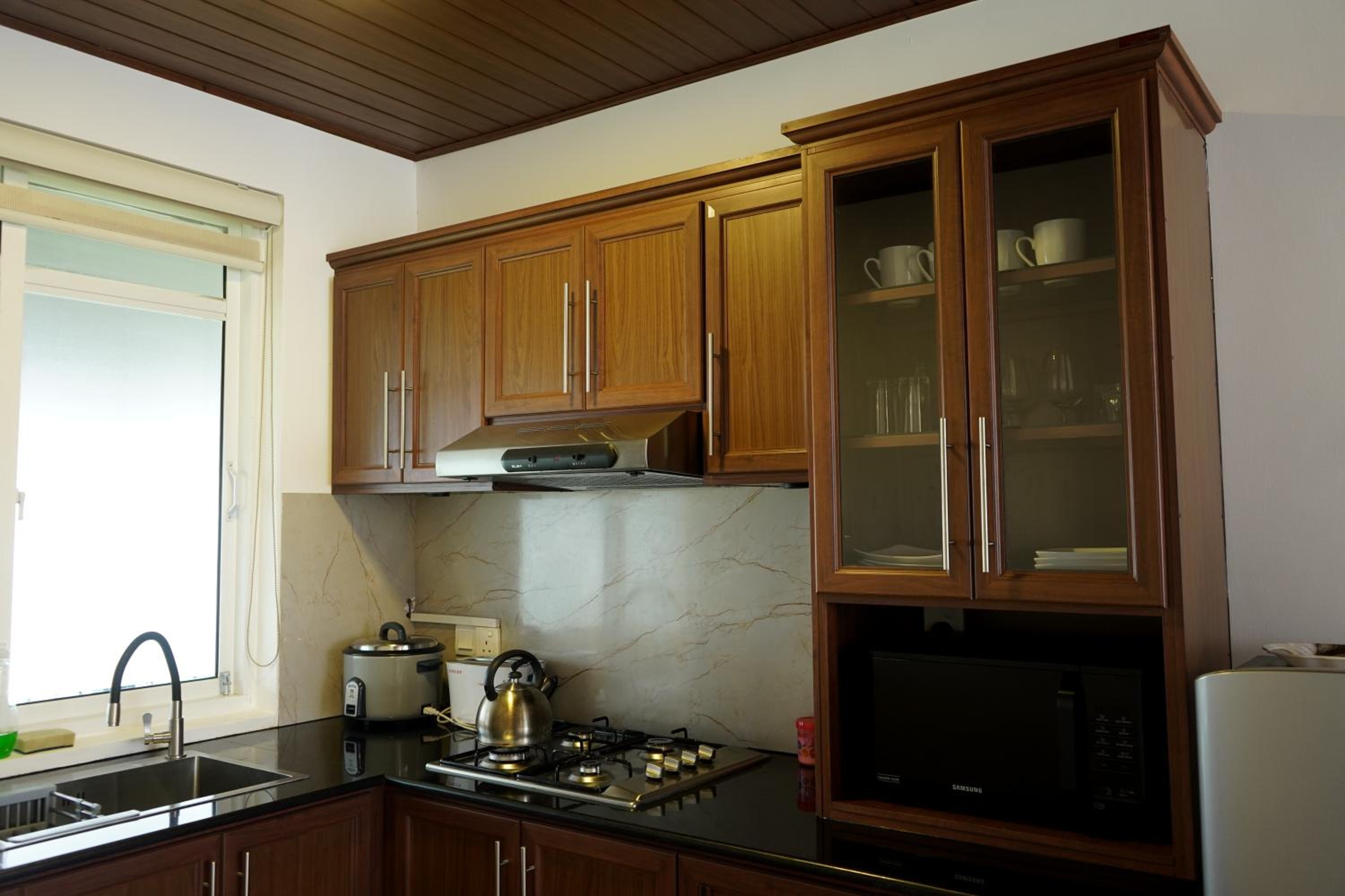 Lake View Luxury Apartment view 5