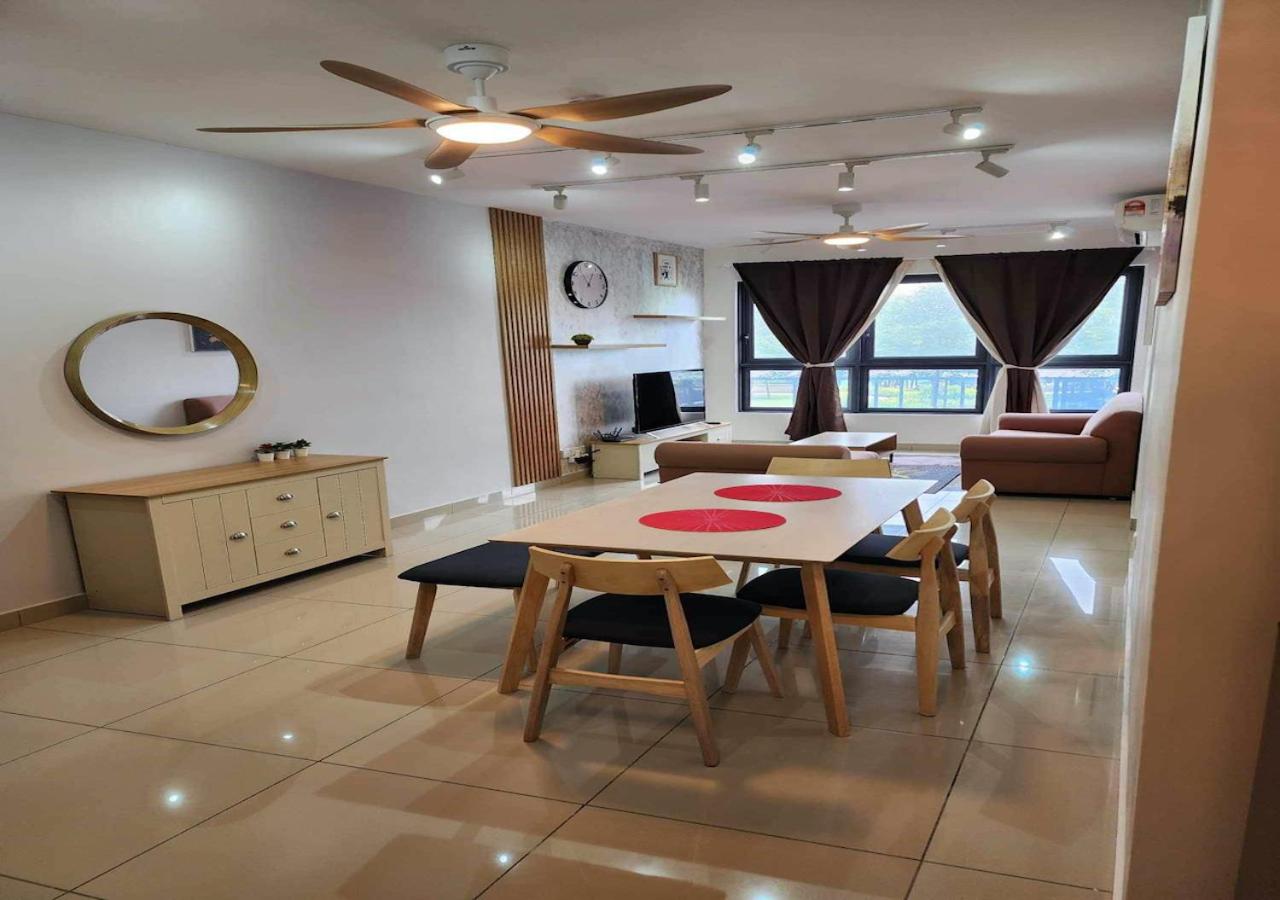 5 mins to IKEA Mytown M Vertica Hanan Residence