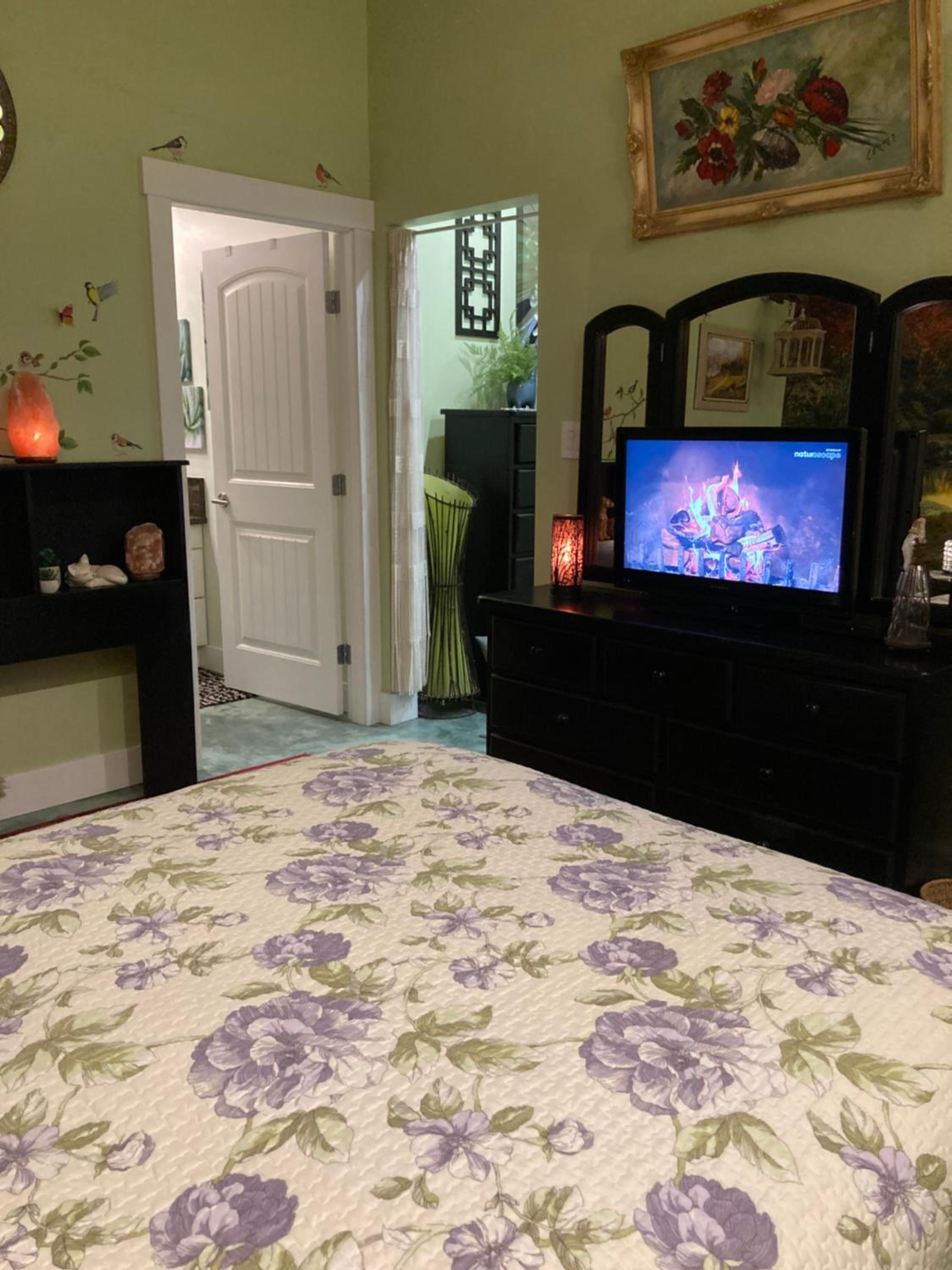 Private small suite with private bathroom and parking on property