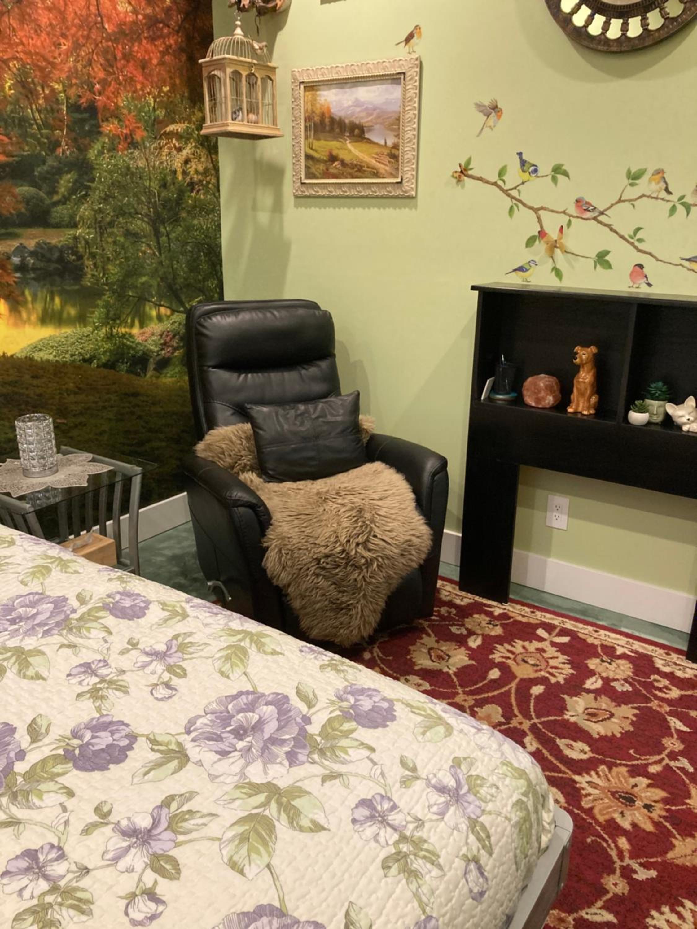 Private small suite with private bathroom and parking on property