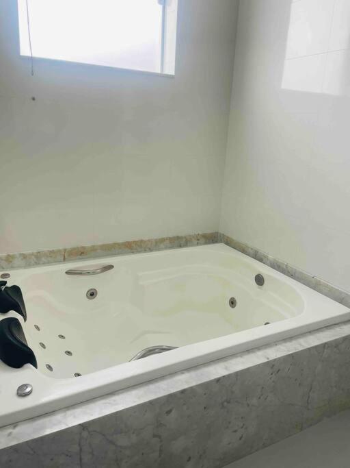 Mansão Exclusiva em Escarpas do Lago