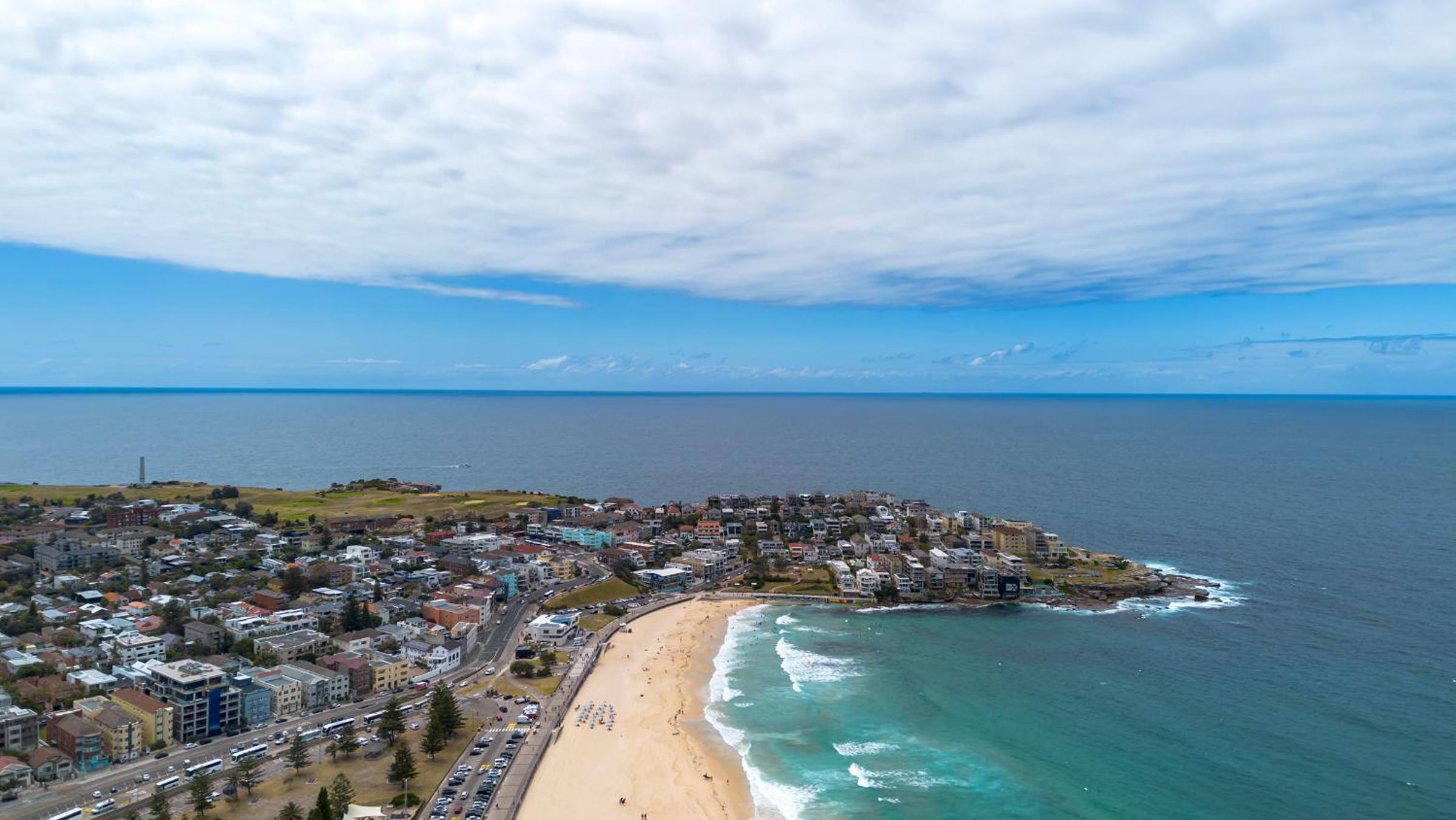 Luxe 2BR with Smart TV Steps from Bondi Beach