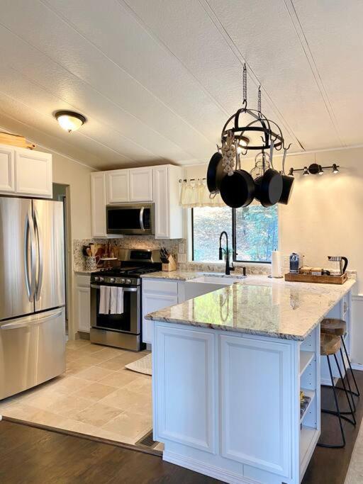 Grass Valley Vacations - B-B Ranch CottageHeart of Gold CountryHOT TUB - Property Image 1