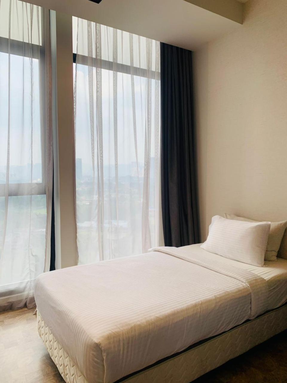 Expressionz Suites By iHost Global