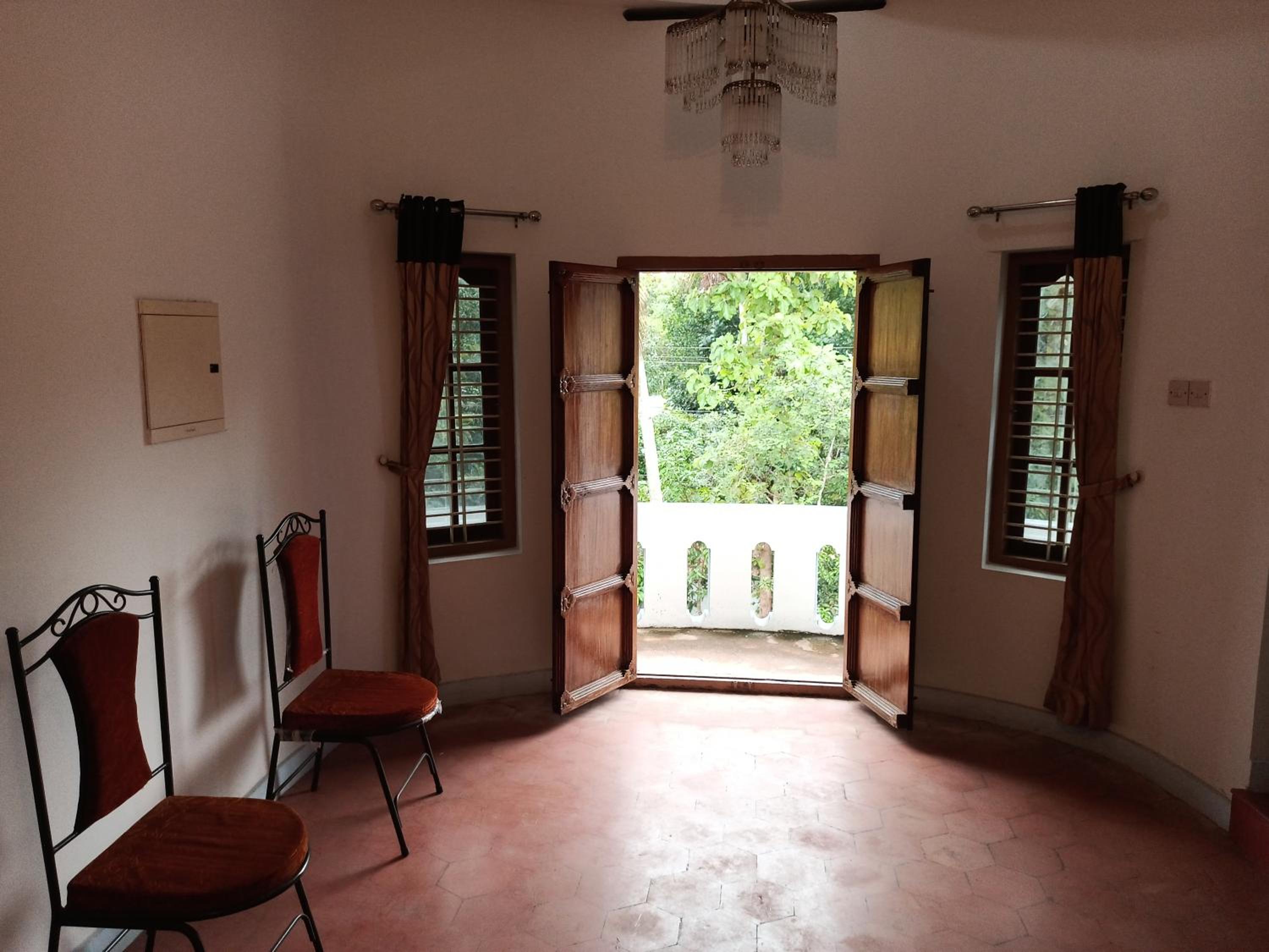 Varkala AC 3Bhk hammocks courtyard patio view 4