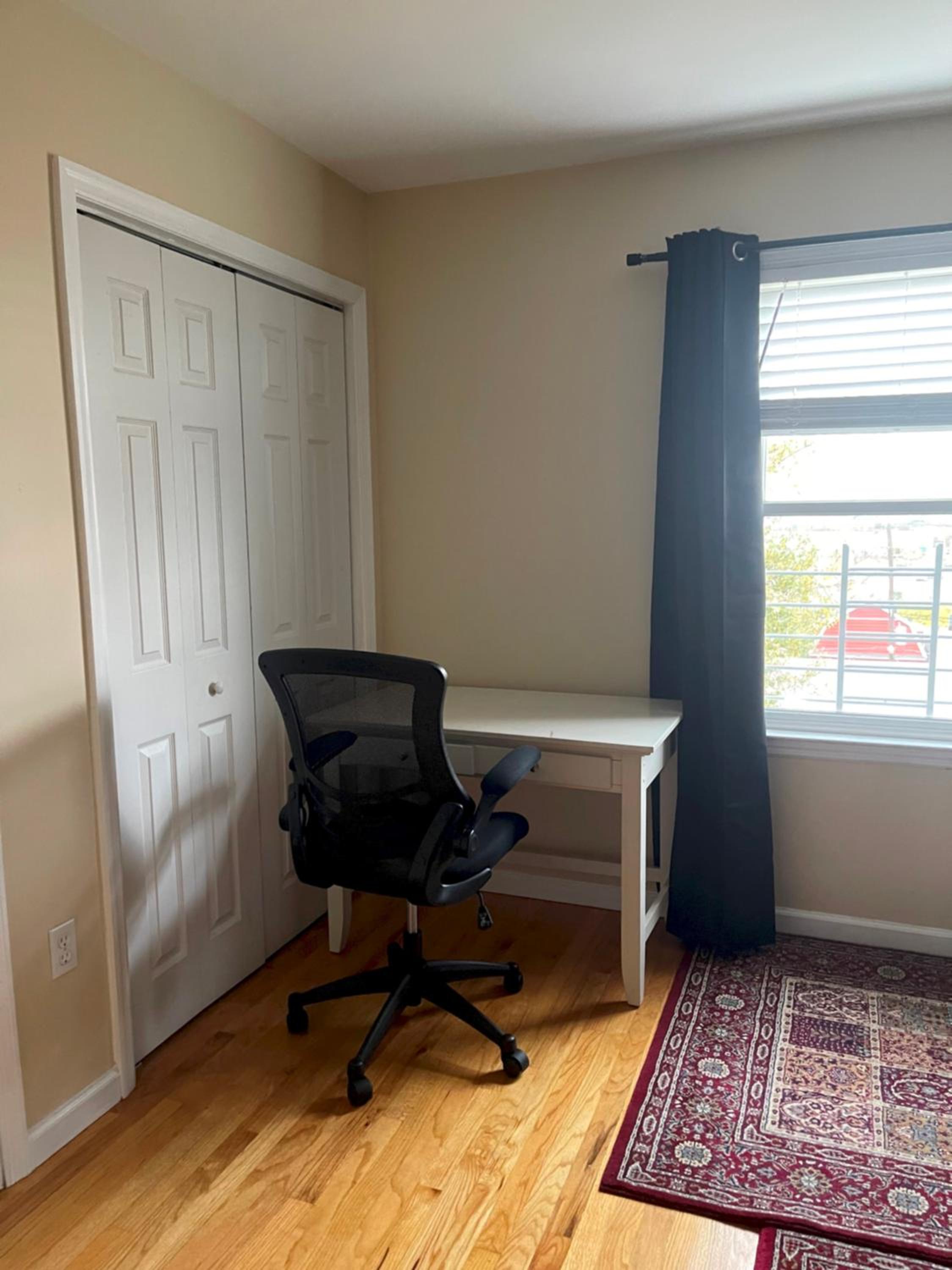 Business & Family Friendly Balcony Jacuzzi Free Park