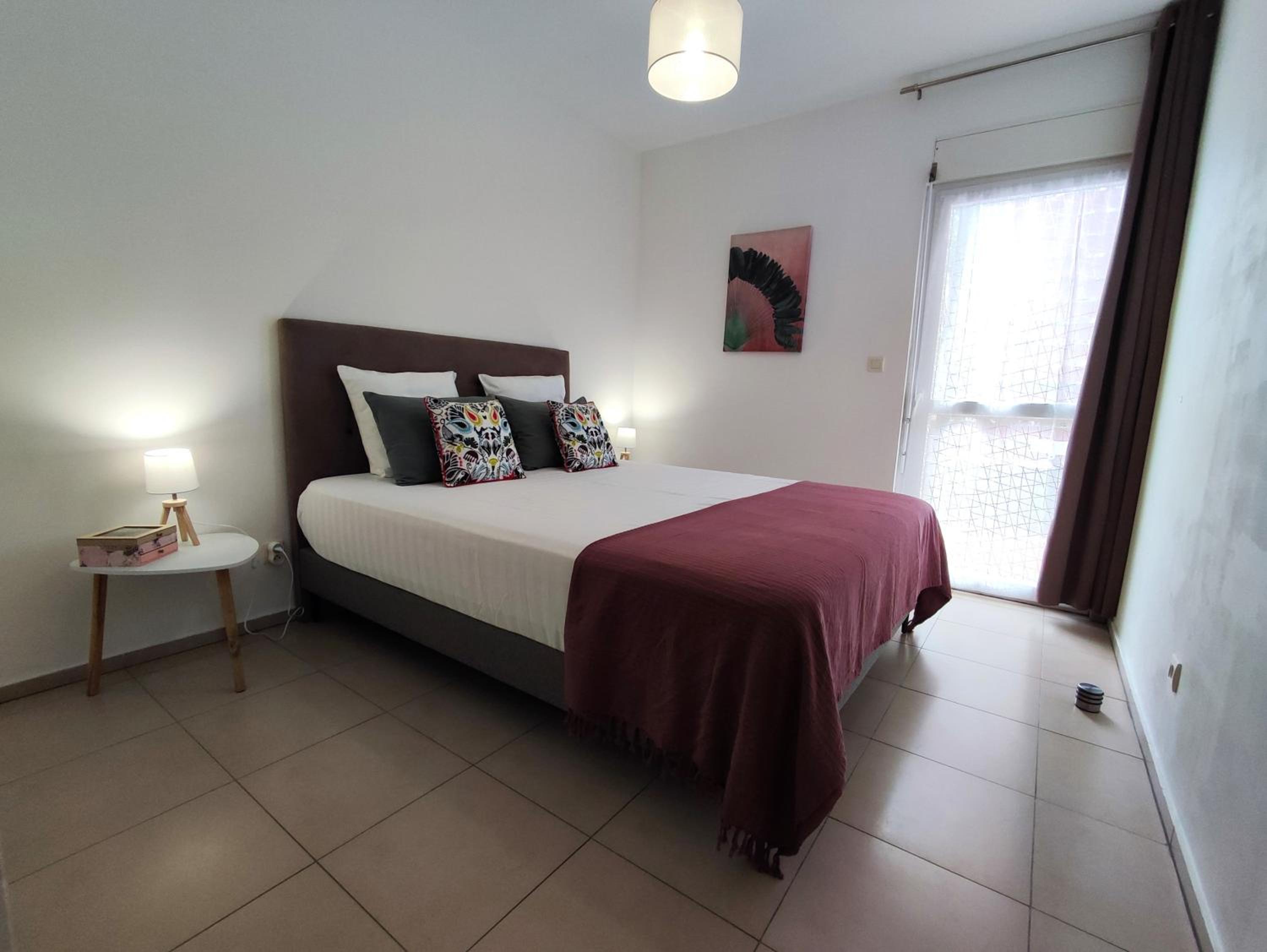 Neptune Appart T3 avec Grande Terrasse et Parking Privé, Proche des Plages, Saint Gilles Les Bains view 2