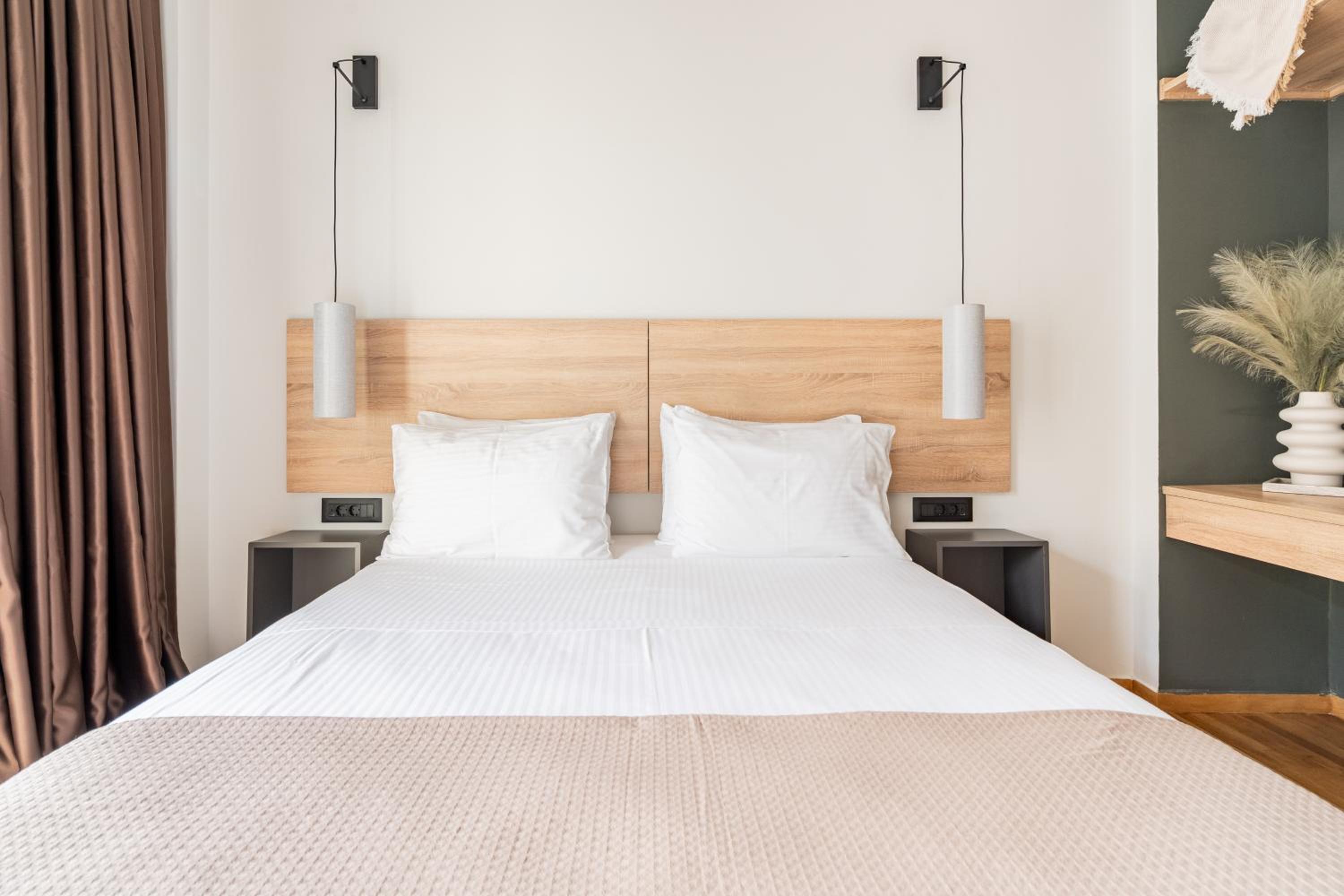 Athena Blue Lux Apartments 2BR 2BA with City Skyline View, near Kolonaki