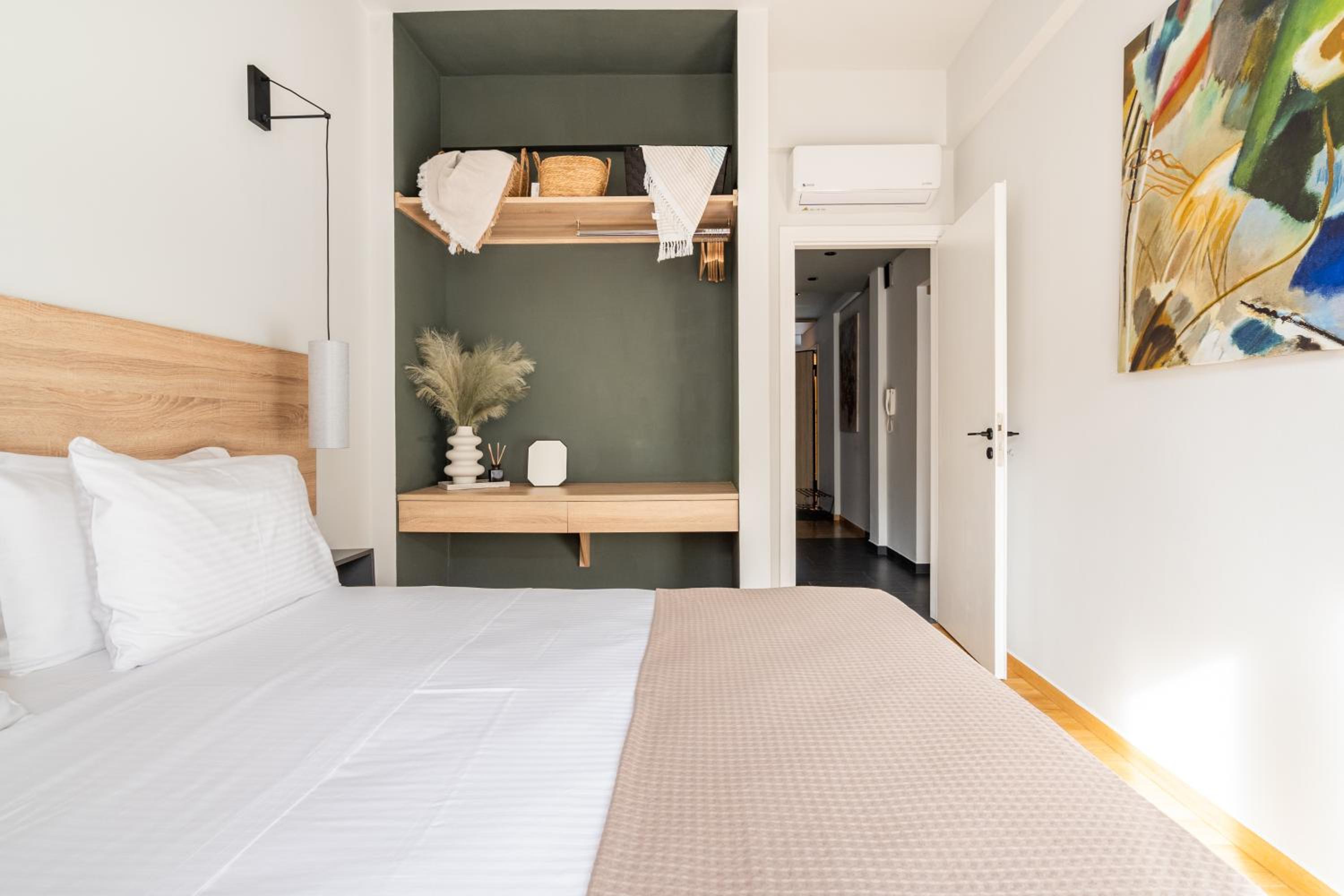 Athena Blue Lux Apartments 2BR 2BA with City Skyline View, near Kolonaki