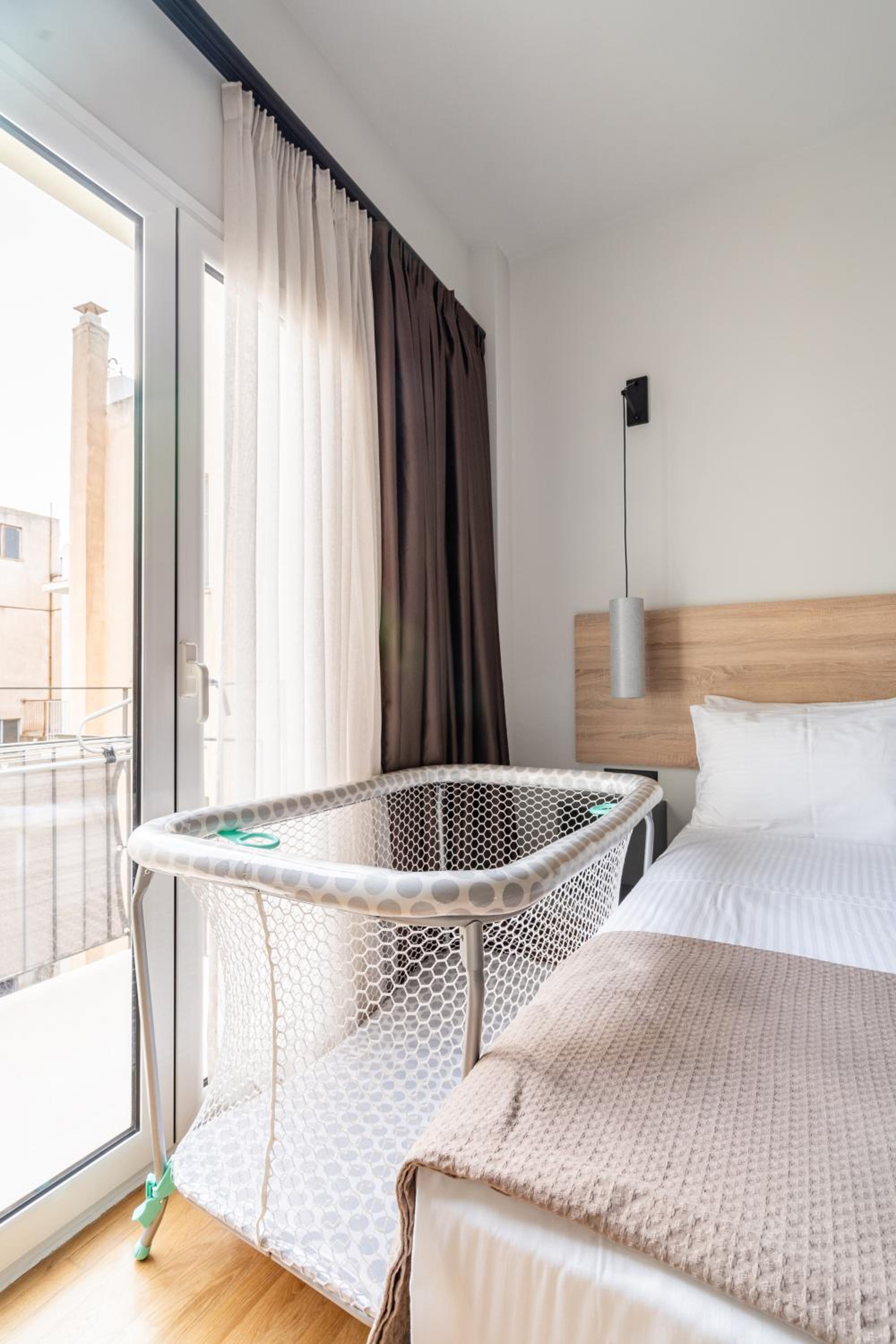 Athena Blue Lux Apartments 2BR 2BA with City Skyline View, near Kolonaki