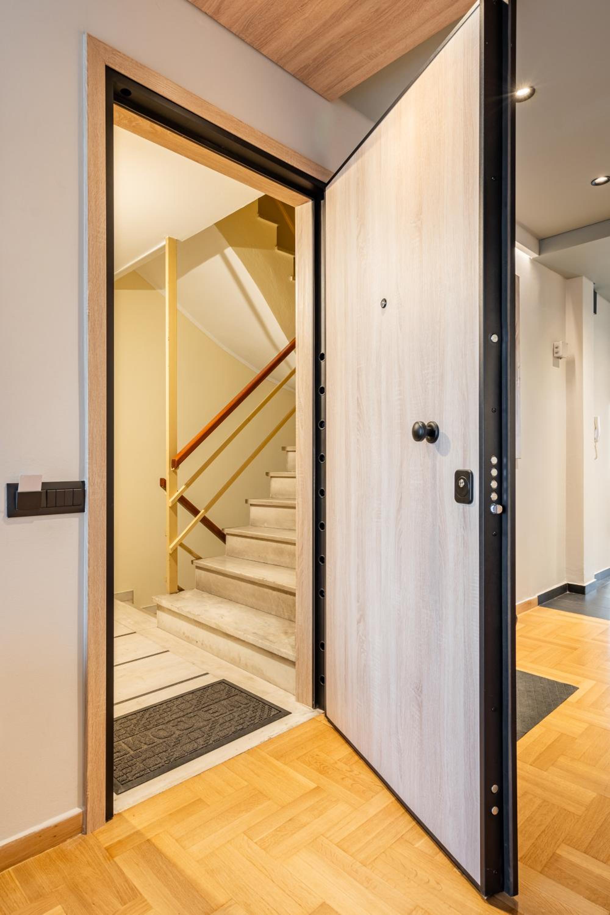 Athena Blue Lux Apartments 2BR 2BA with City Skyline View, near Kolonaki