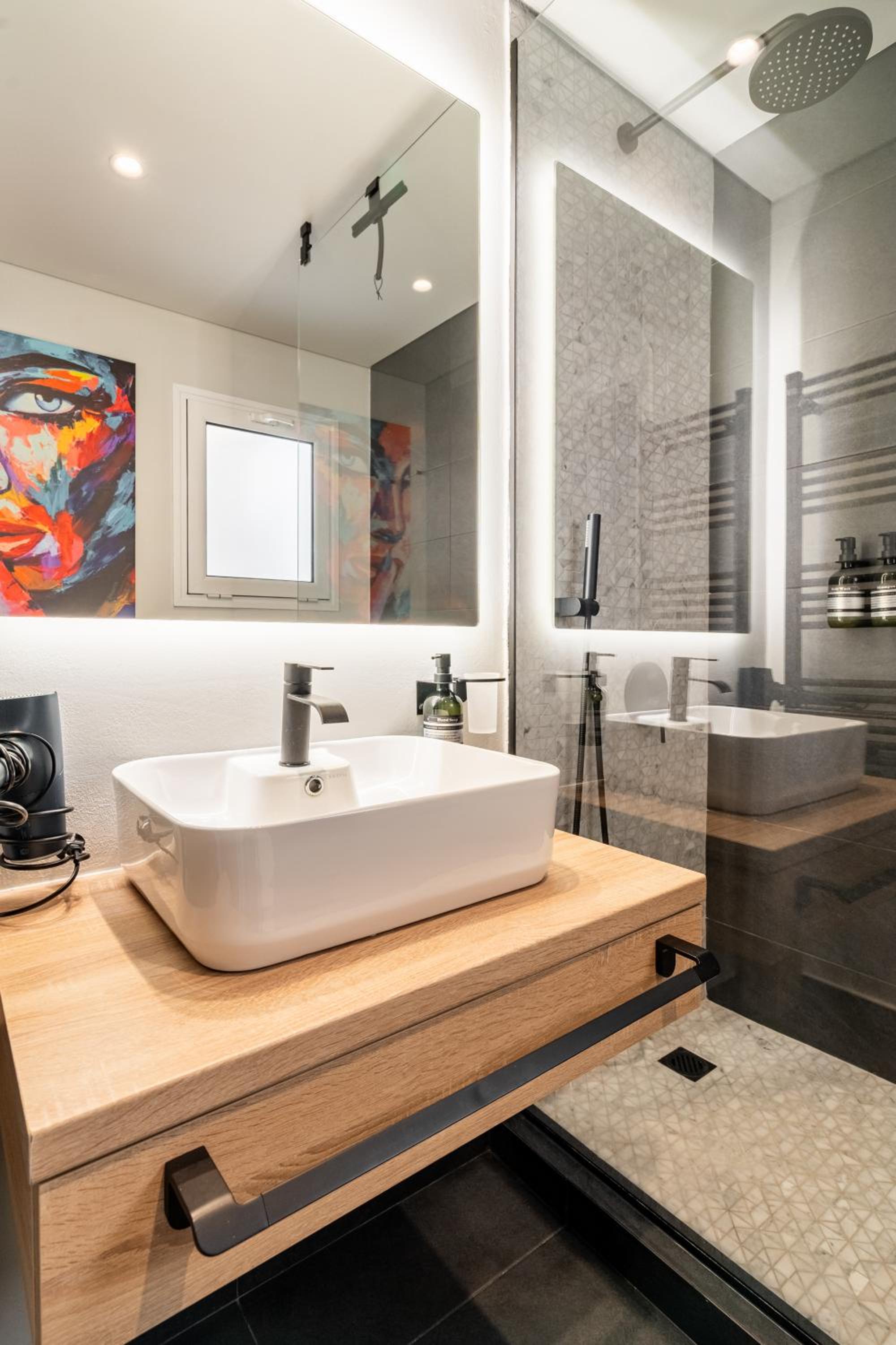 Athena Blue Lux Apartments 2BR 2BA with City Skyline View, near Kolonaki