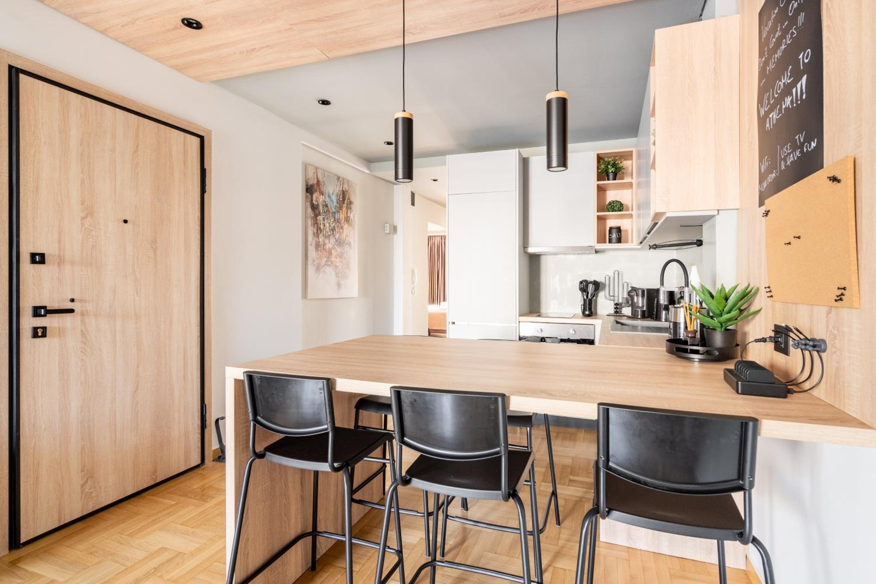 Athena Blue Lux Apartments 2BR 2BA with City Skyline View, near Kolonaki