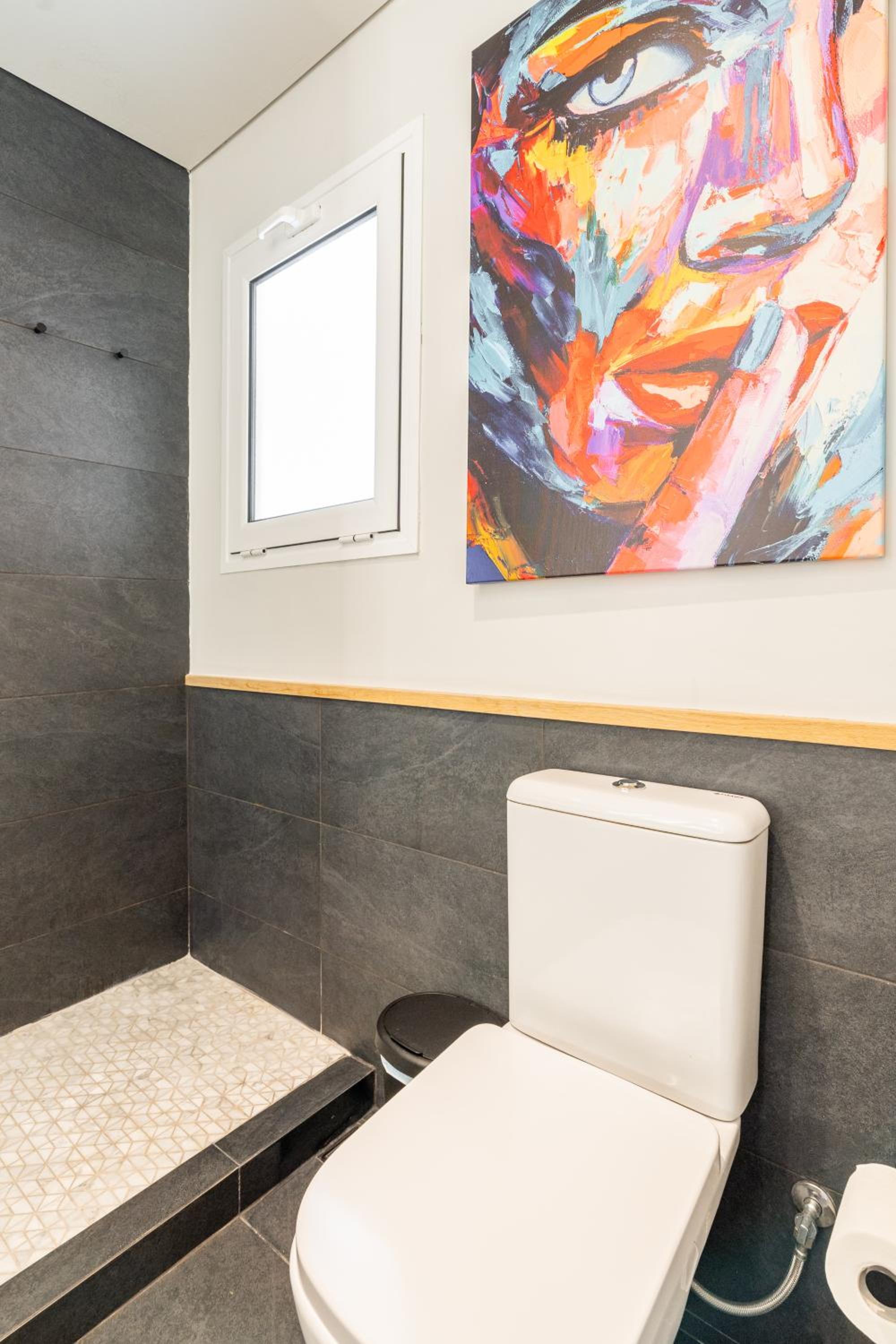 Athena Blue Lux Apartments 2BR 2BA with City Skyline View, near Kolonaki