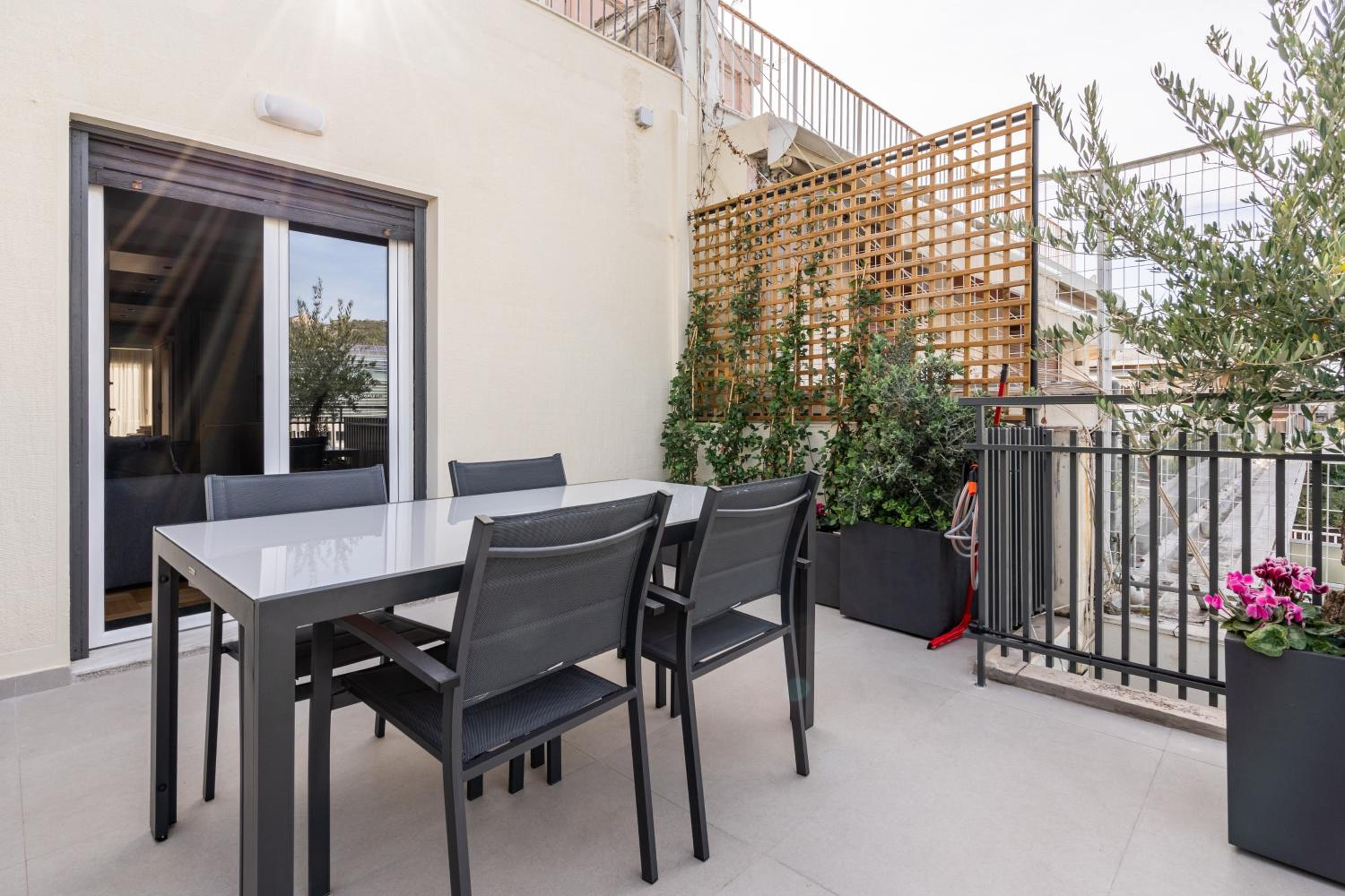 Athena Blue Lux Apartments 2BR 2BA with City Skyline View, near Kolonaki