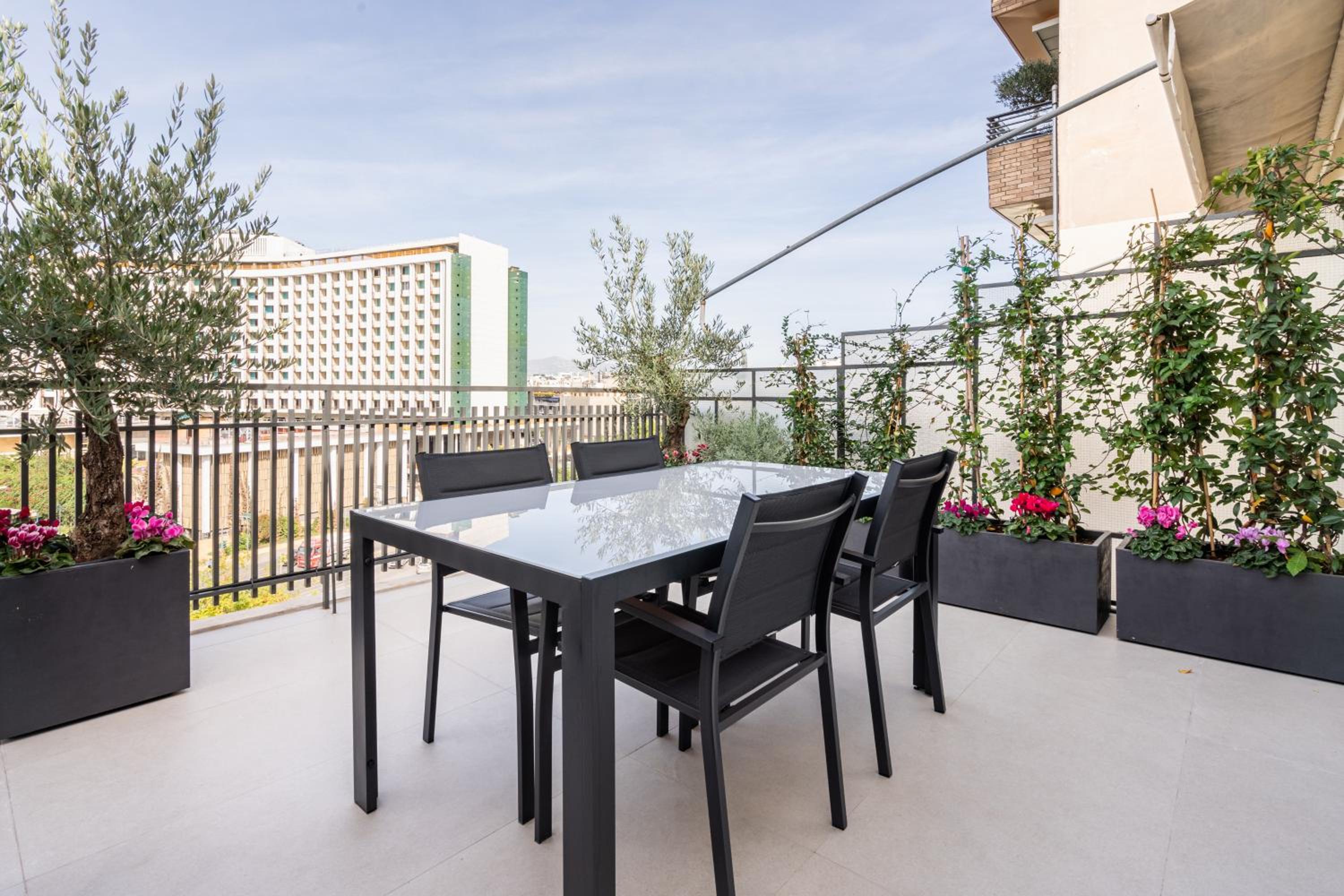 Athena Blue Lux Apartments 2BR 2BA with City Skyline View, near Kolonaki