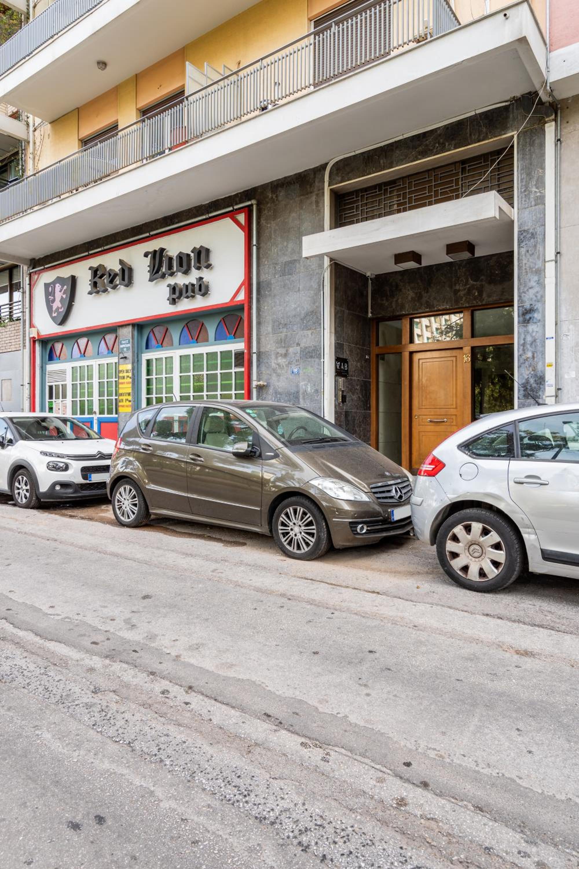 Athena Blue Lux Apartments 2BR 2BA with City Skyline View, near Kolonaki