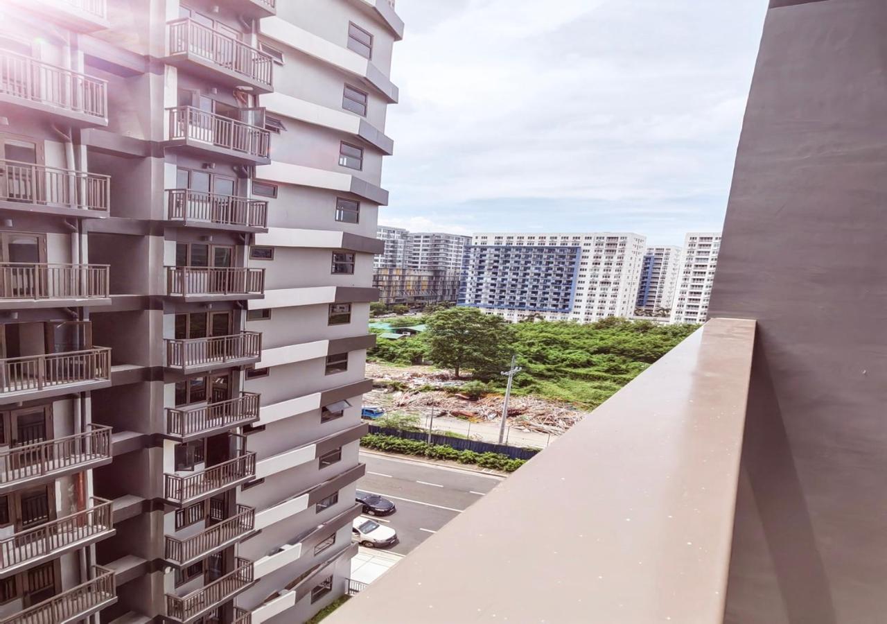 S Residences1 bedroom with balcony near MOA view 4