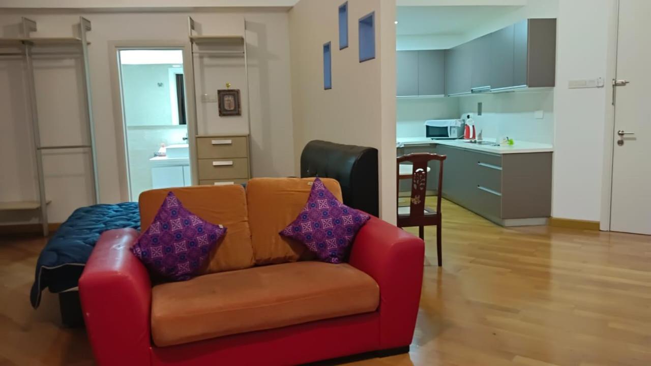 Regalia Suite Studio