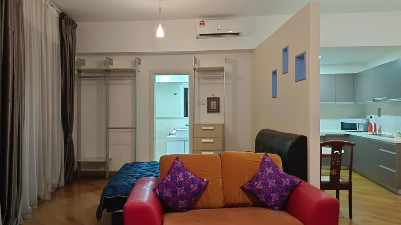 Regalia Suite Studio