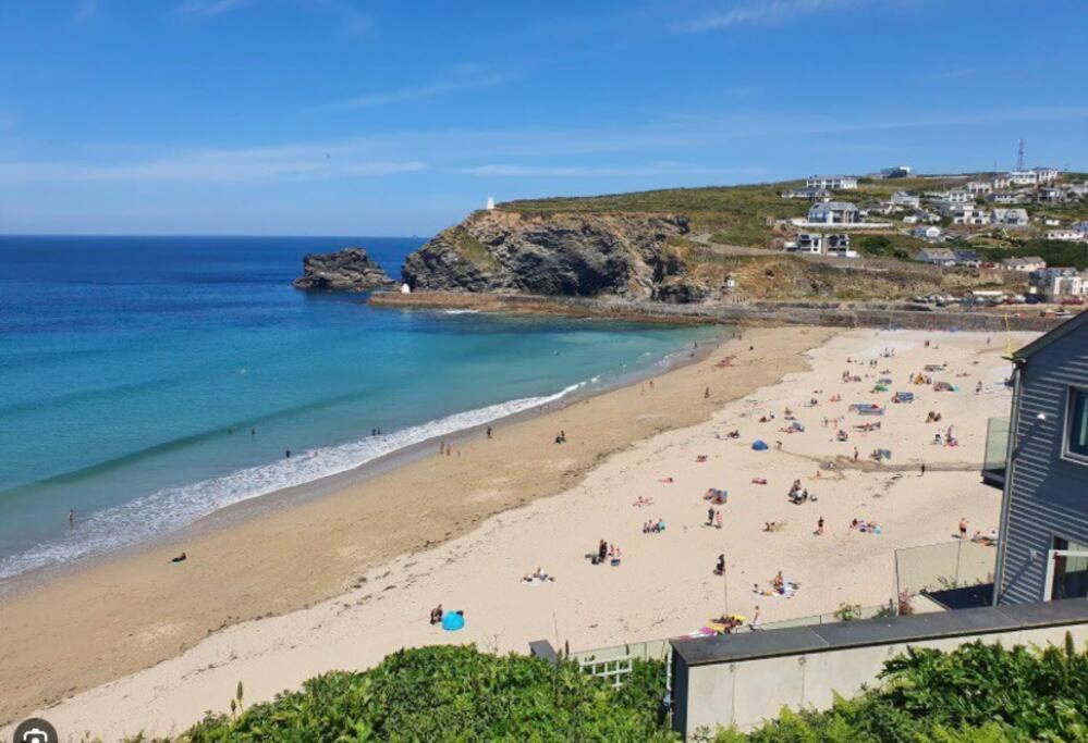 Quirky Little Hidden Den Near Beaches & Walks view 5