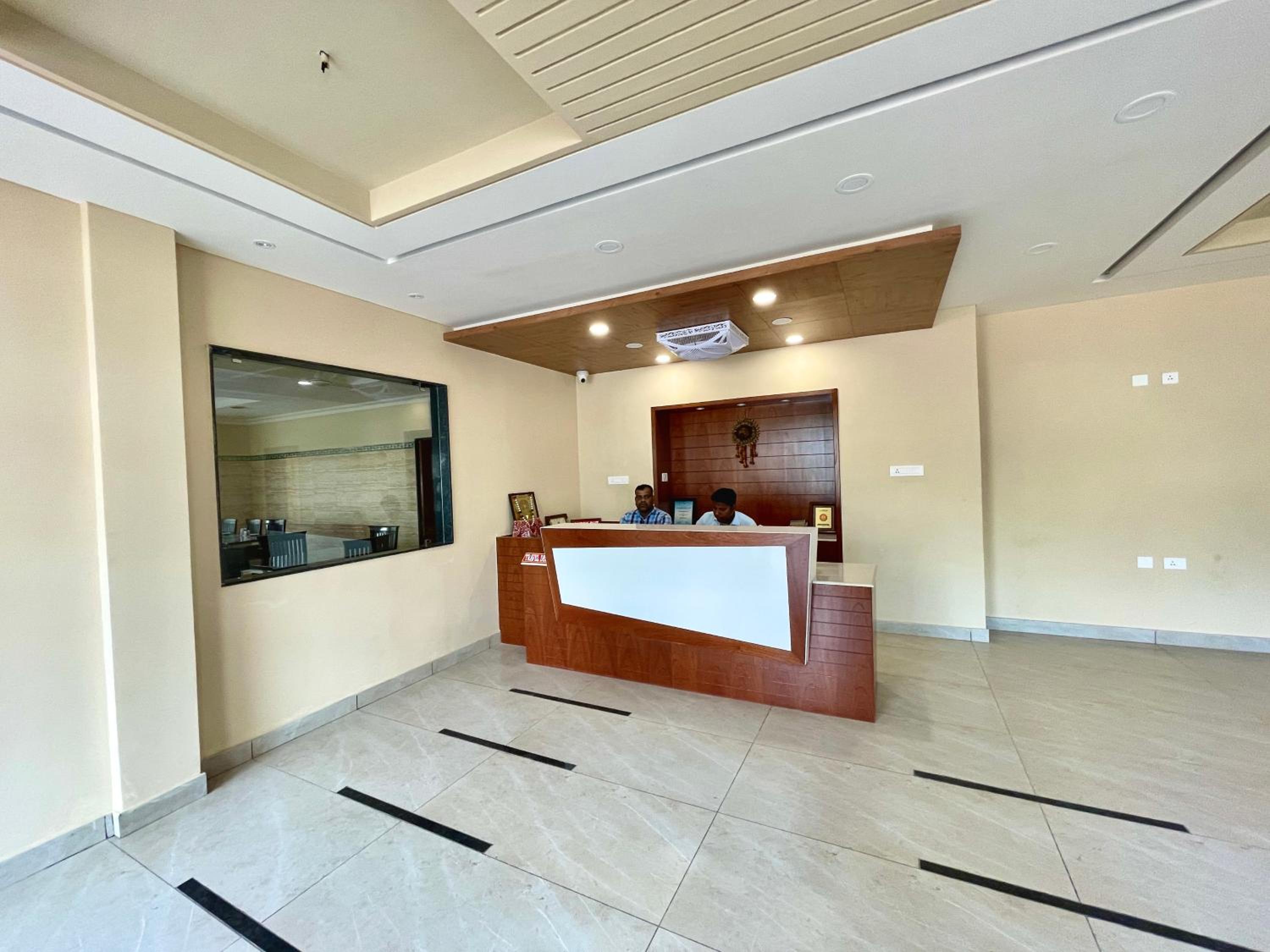 Hotel Rockbay ! Puri, SWIMMING POOL-Lift-and-Parking-facility near sea beach & temple Breakfast Included - ᴾʳᵉᵐⁱᵘᵐ ᴴᵒᵗᵉˡ view 3