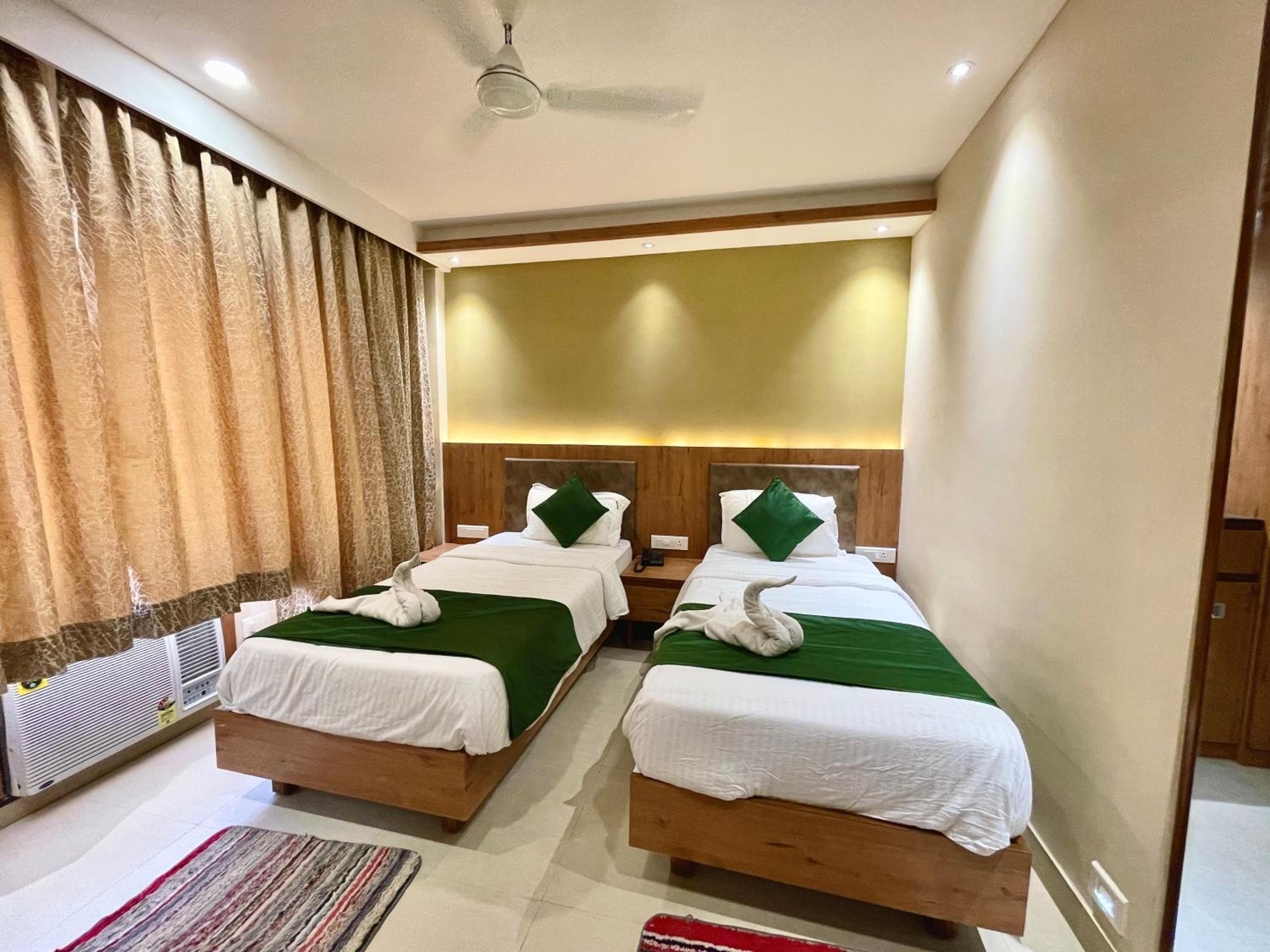 Hotel Rockbay ! Puri, SWIMMING POOL-Lift-and-Parking-facility near sea beach & temple Breakfast Included - ᴾʳᵉᵐⁱᵘᵐ ᴴᵒᵗᵉˡ view 5
