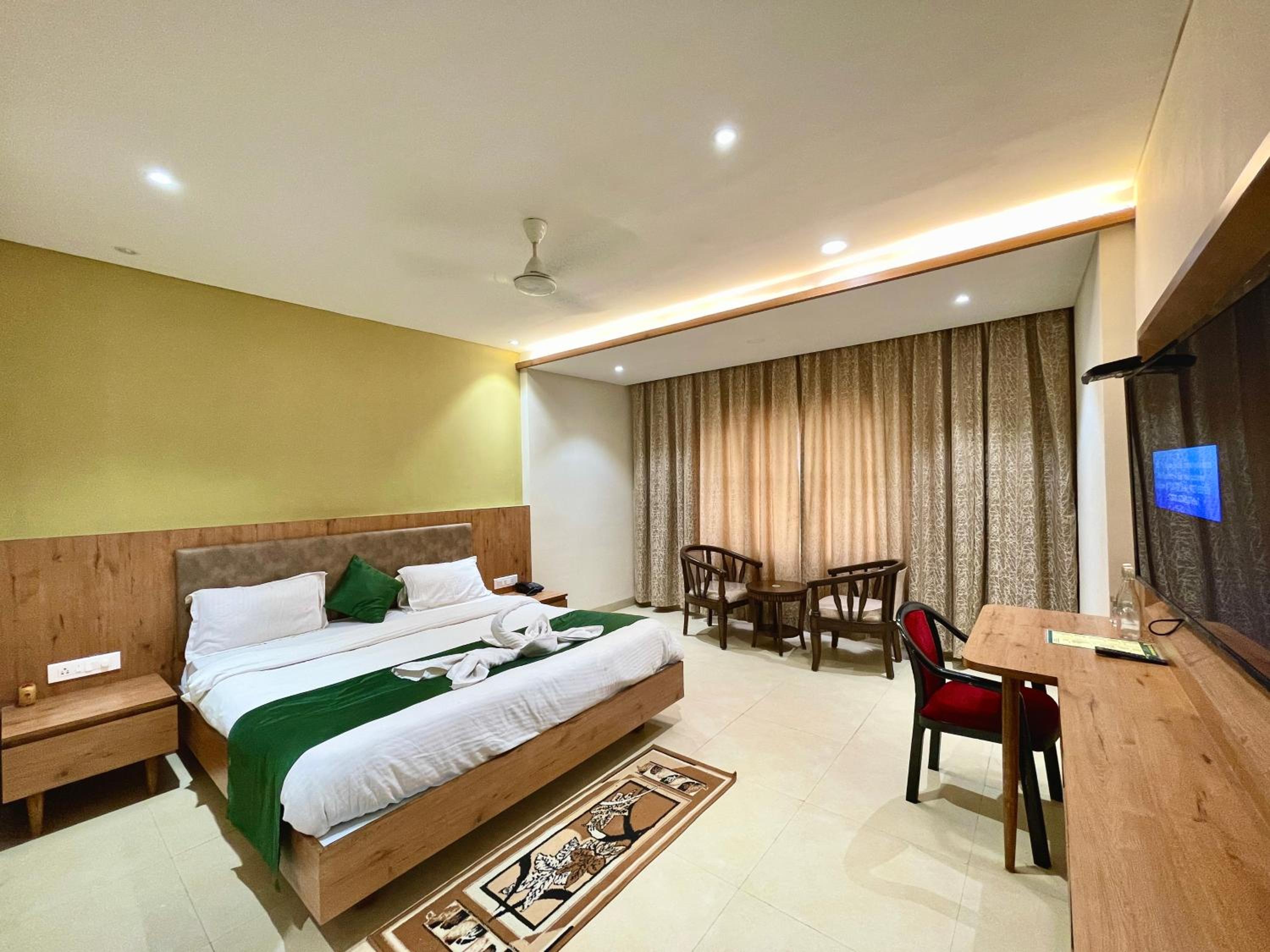 Hotel Rockbay ! Puri, SWIMMING POOL-Lift-and-Parking-facility near sea beach & temple Breakfast Included - ᴾʳᵉᵐⁱᵘᵐ ᴴᵒᵗᵉˡ view 4