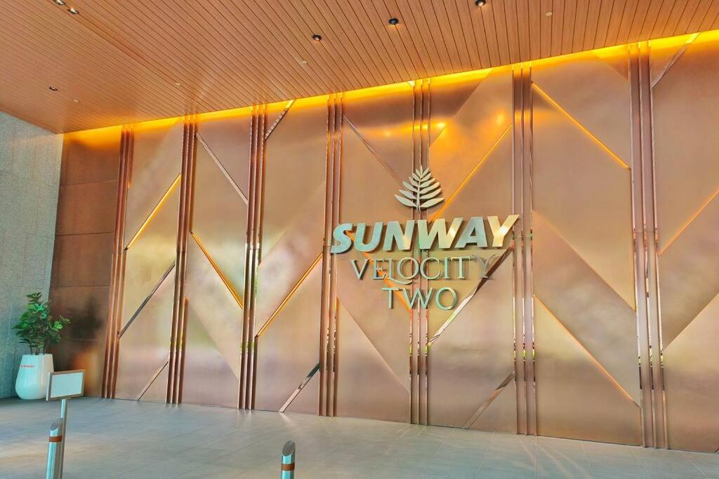 KL Sunway Velocity Two - Link Bridge to Velocity Mall & MRT - Spacious 3B-2R Apart for 6-8pax