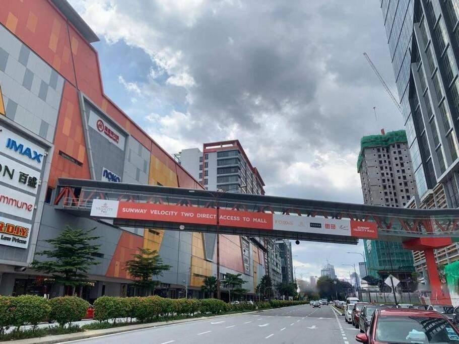 KL Sunway Velocity Two - Link Bridge to Velocity Mall & MRT - Spacious 3B-2R Apart for 6-8pax