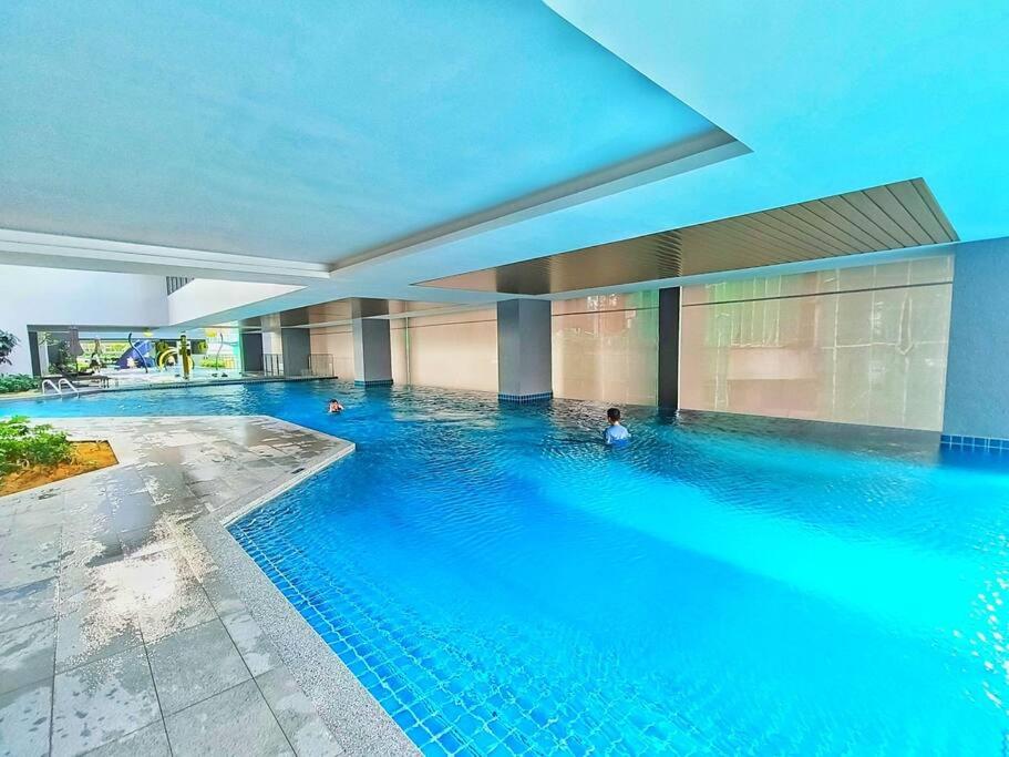 KL Sunway Velocity Two - Link Bridge to Velocity Mall & MRT - Spacious 3B-2R Apart for 6-8pax