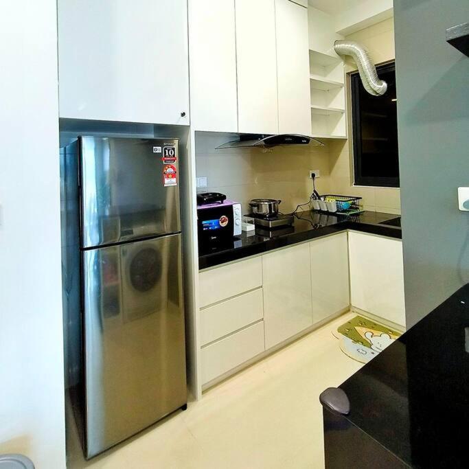 KL Sunway Velocity Two - Link Bridge to Velocity Mall & MRT - Spacious 3B-2R Apart for 6-8pax