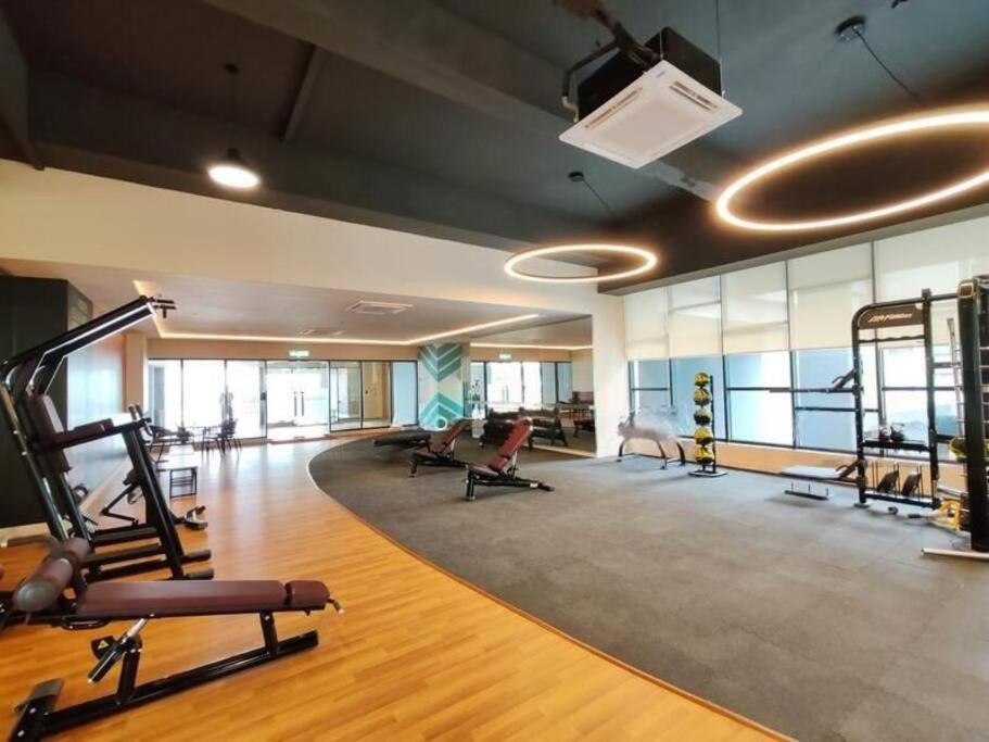 KL Sunway Velocity Two - Link Bridge to Velocity Mall & MRT - Spacious 3B-2R Apart for 6-8pax