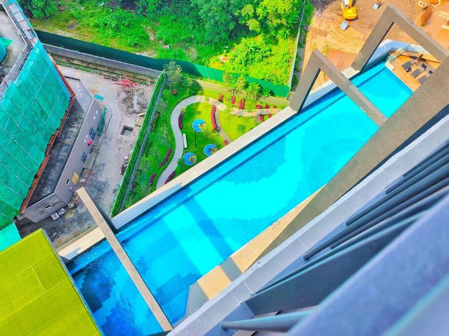 KL Sunway Velocity Two - Link Bridge to Velocity Mall & MRT - Spacious 3B-2R Apart for 6-8pax