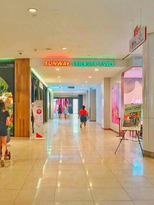 KL Sunway Velocity Two - Link Bridge to Velocity Mall & MRT - Spacious 3B-2R Apart for 6-8pax