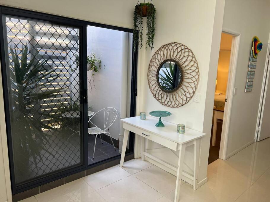 Beach Pad Private Town house Sea Views Dual living 5 Beds