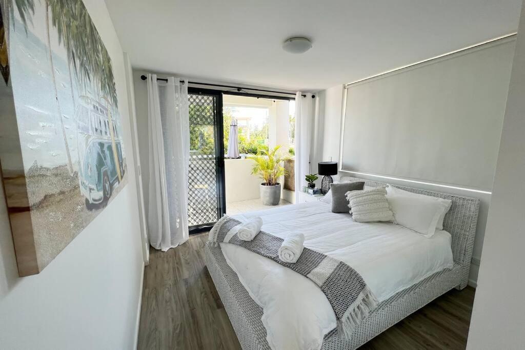 Beach Pad Private Town house Sea Views Dual living 5 Beds