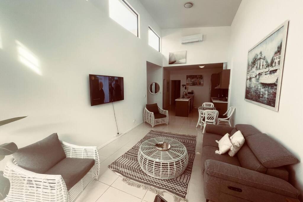 Beach Pad Private Town house Sea Views Dual living 5 Beds