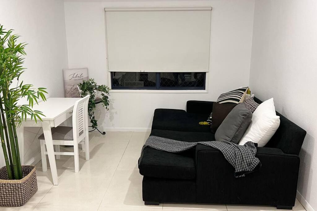 Beach Pad Private Town house Sea Views Dual living 5 Beds
