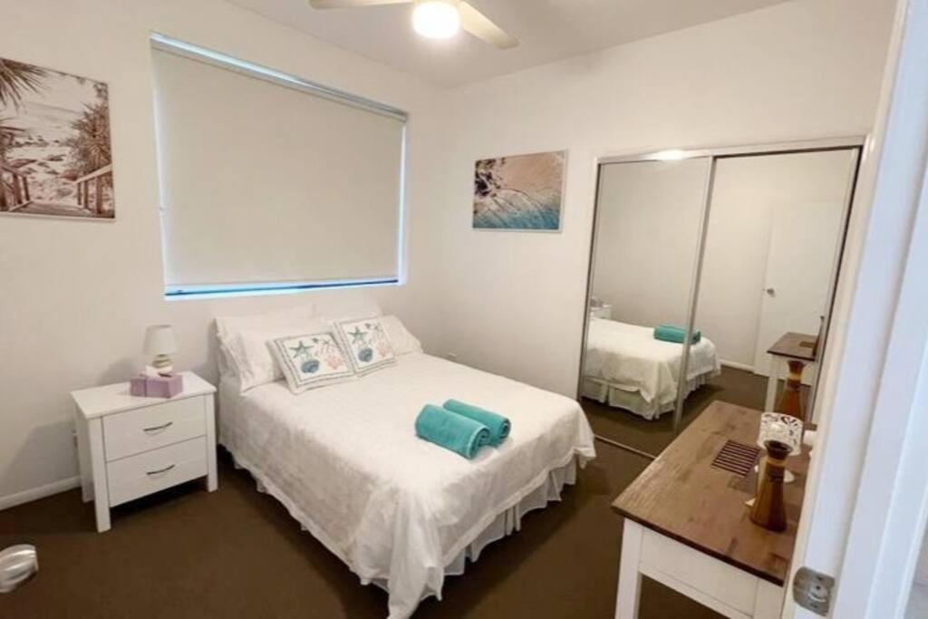 Beach Pad Private Town house Sea Views Dual living 5 Beds