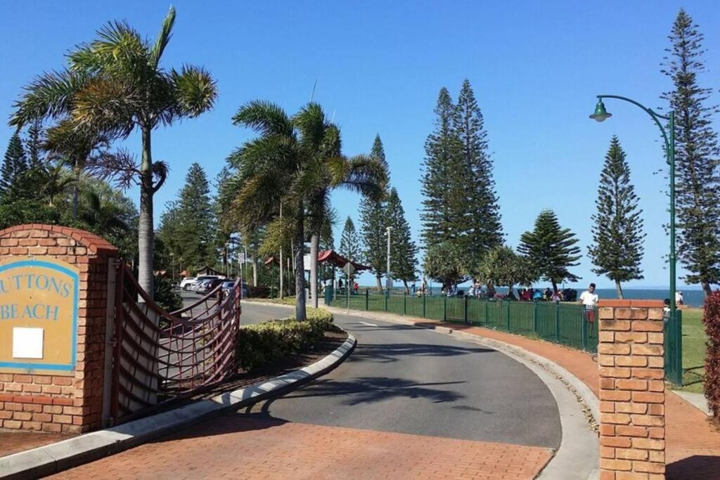 Beach Pad Private Town house Sea Views Dual living 5 Beds