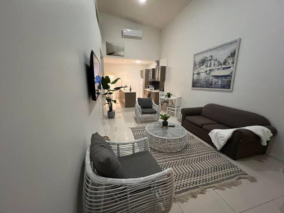 Beach Pad Private Town house Sea Views Dual living 5 Beds