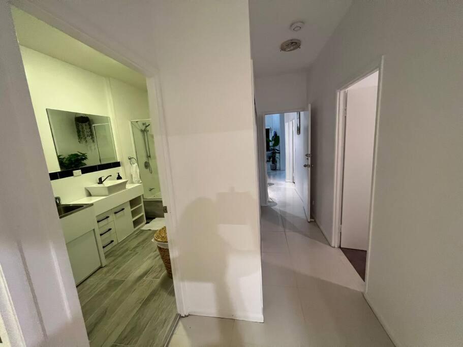 Beach Pad Private Town house Sea Views Dual living 5 Beds