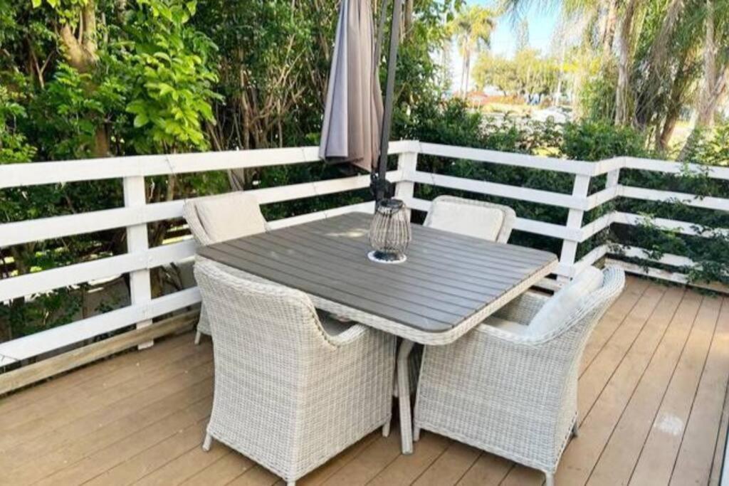 Beach Pad Private Town house Sea Views Dual living 5 Beds