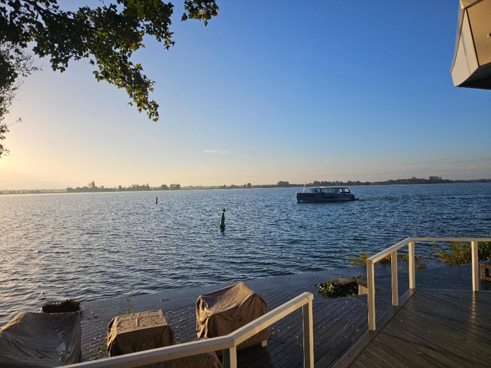 Chalet "Aan ut water" Elburg view 2