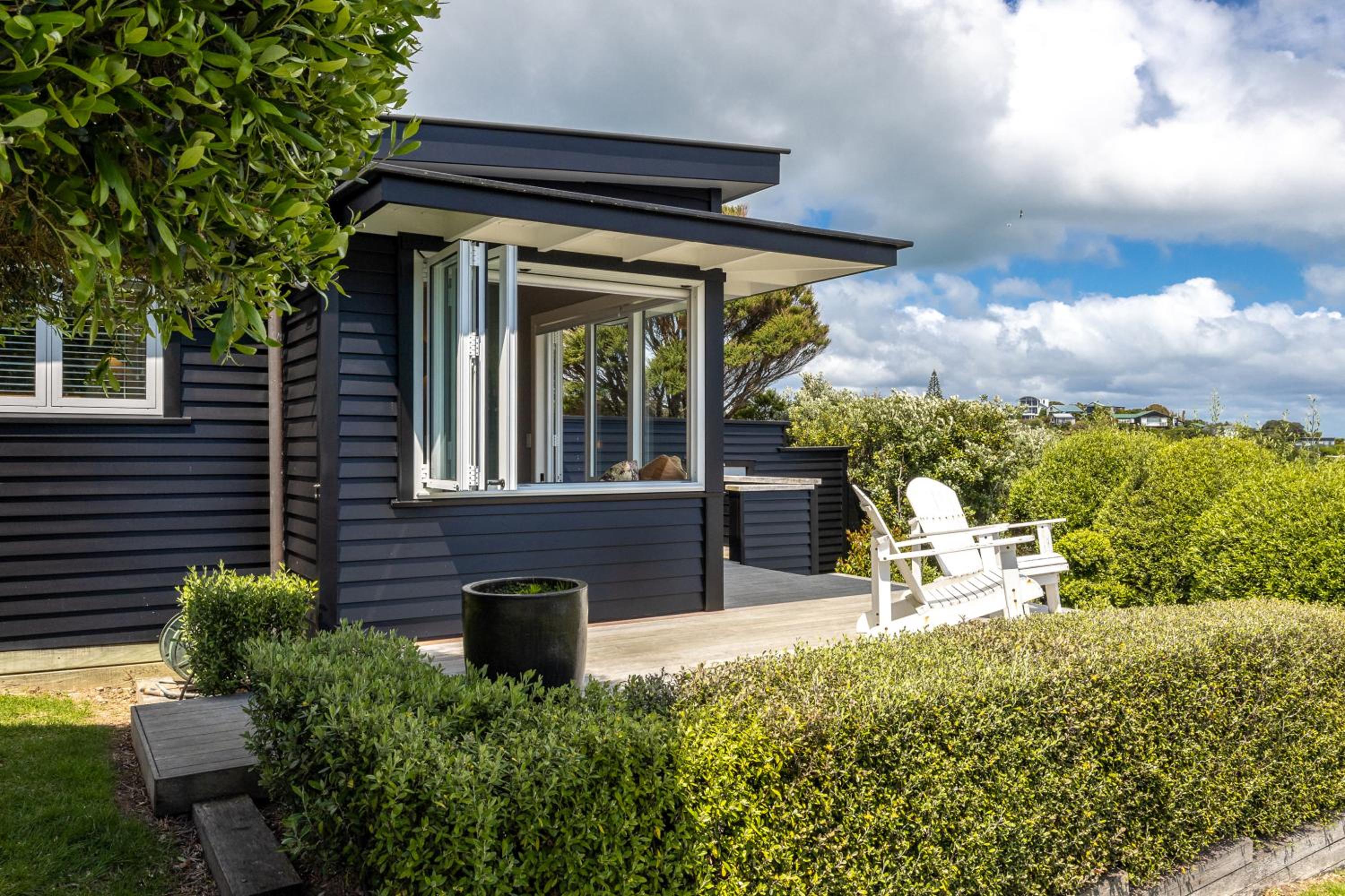 Smiths Cottage - Stay Waiheke view 3