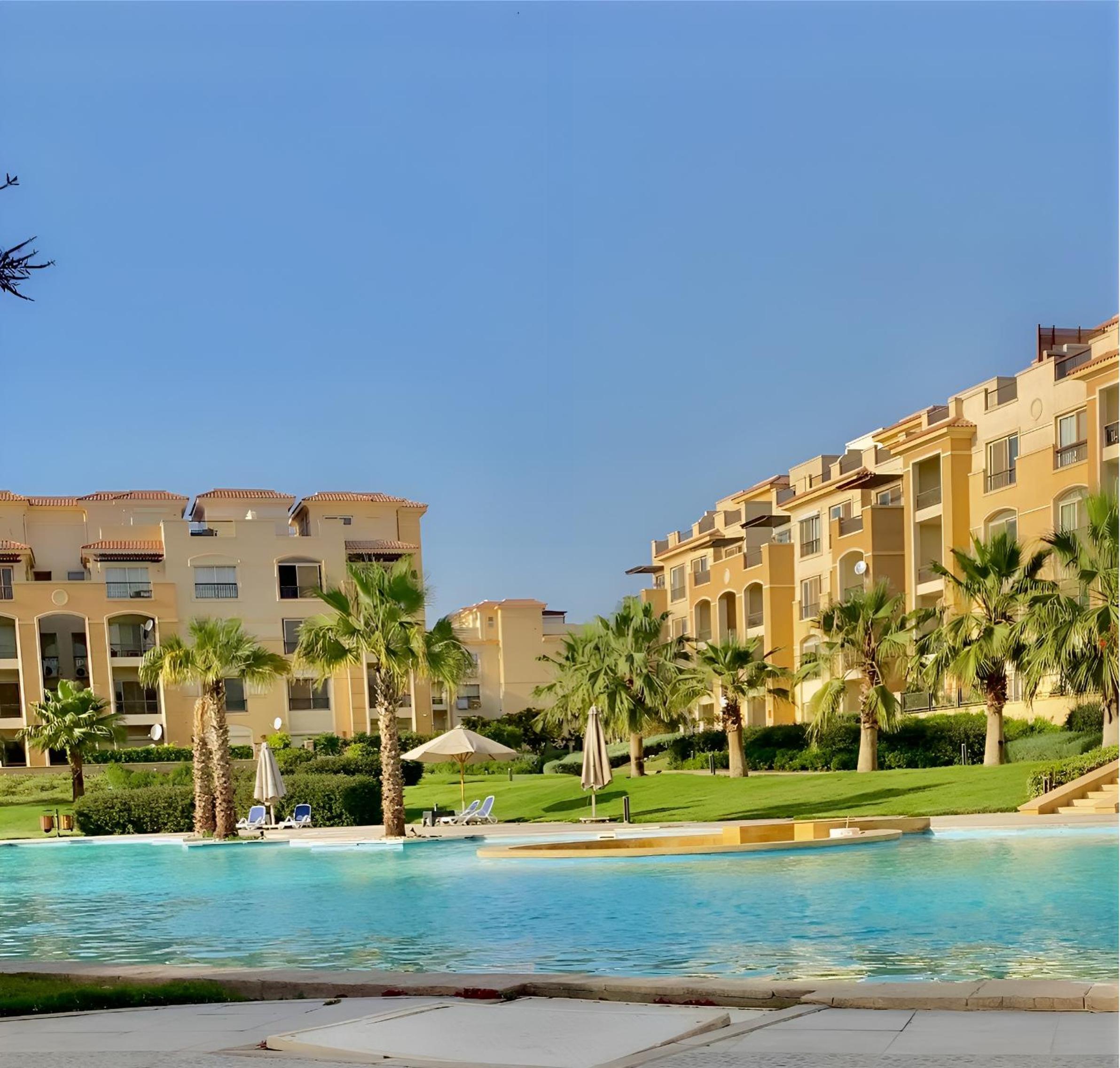 Ultra Luxury 3BR with Pools ,Sports ,Dining in Gated compound, Close to all sites