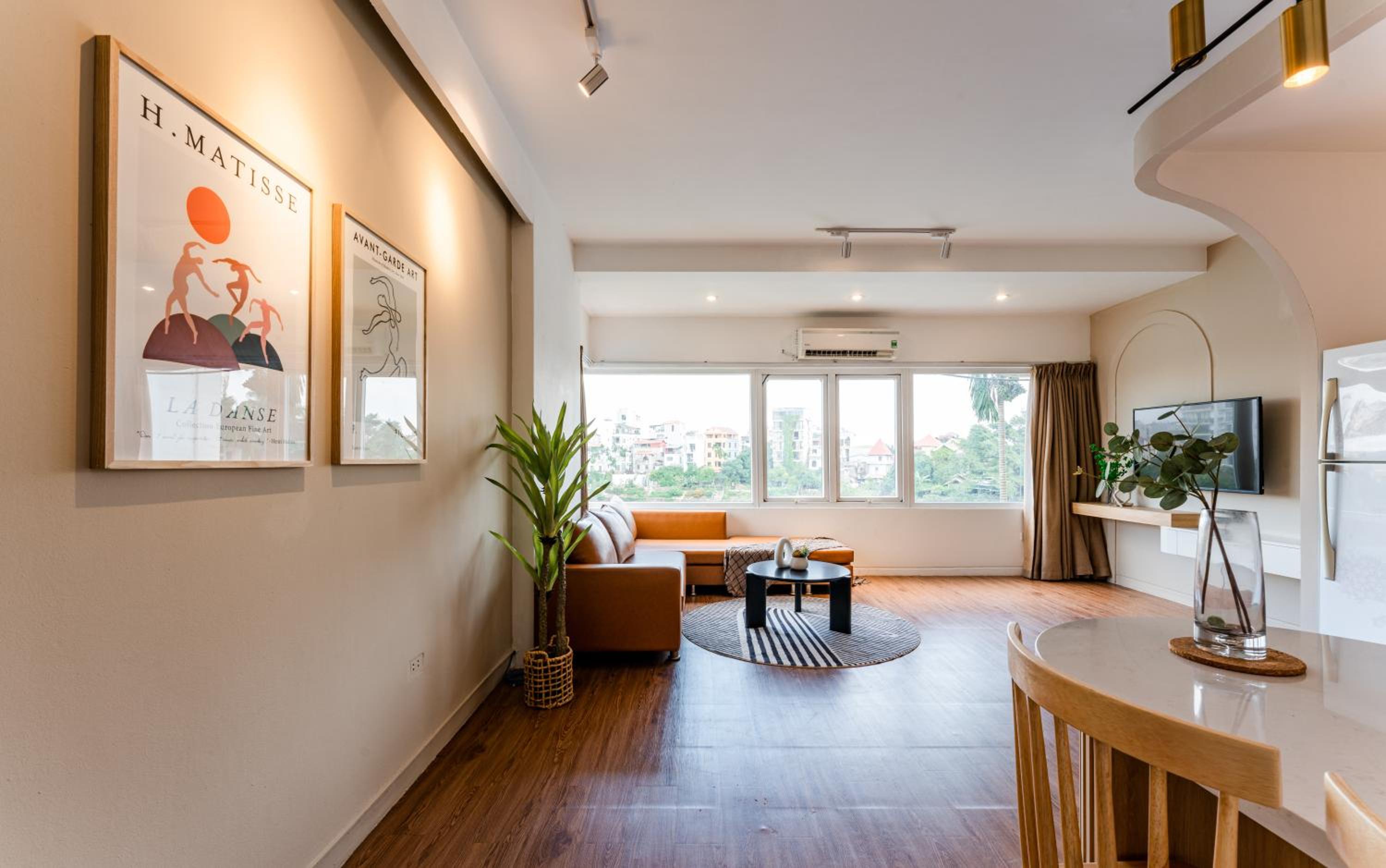 ANNAM Panorama Lakeview - Garden & Balcony - WestLake