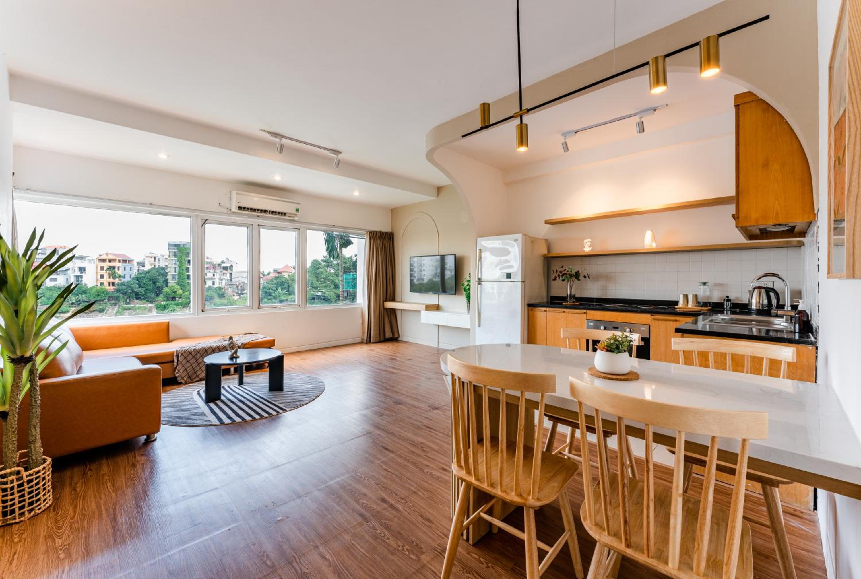 ANNAM Panorama Lakeview - Garden & Balcony - WestLake