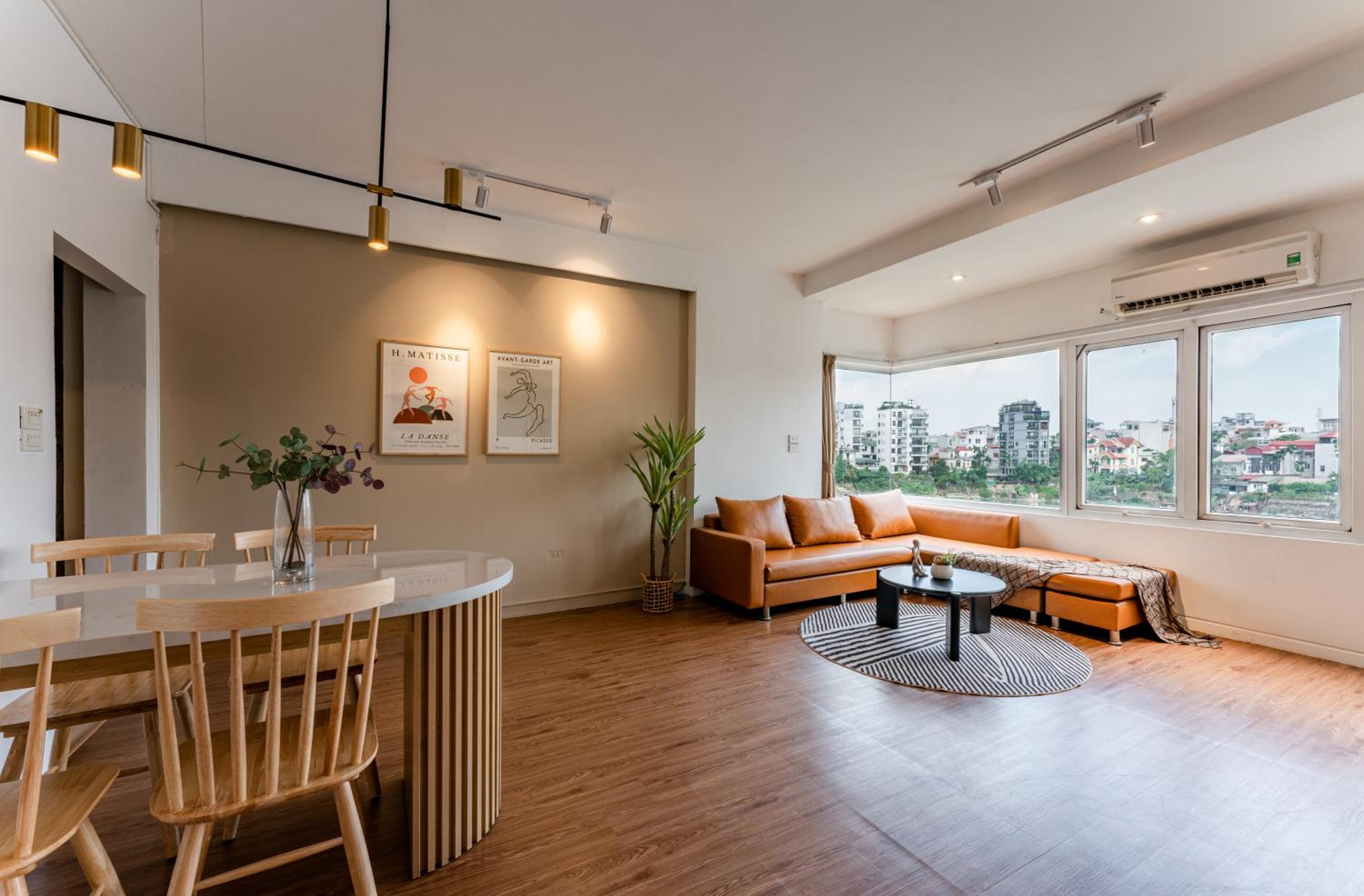 ANNAM Panorama Lakeview - Garden & Balcony - WestLake